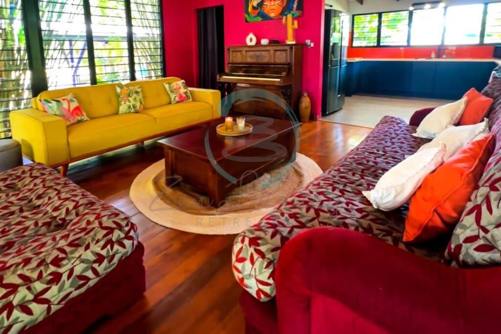 Six-Bedroom House photo 3