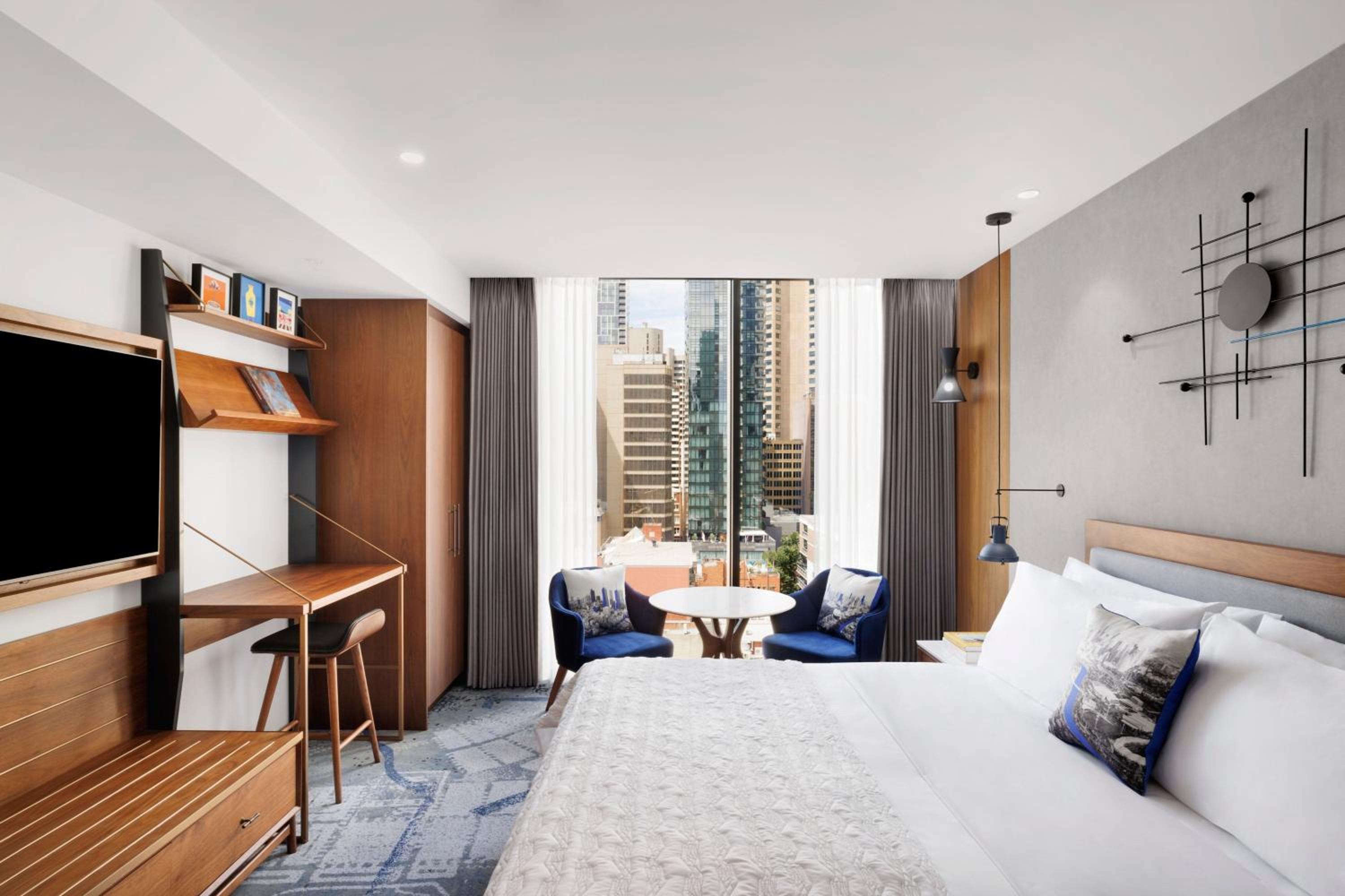 Signature King Room with City View