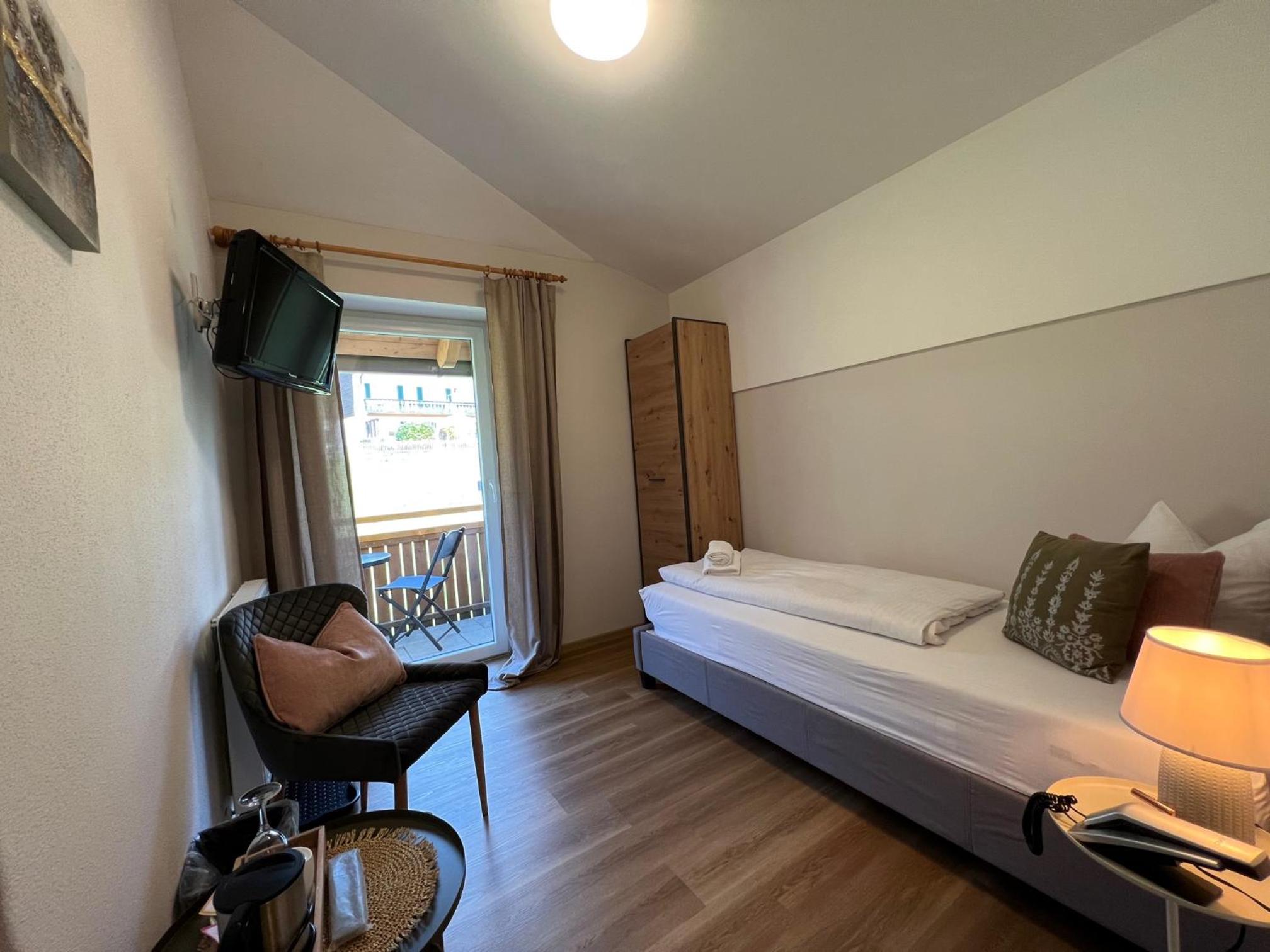 Single Room photo 2