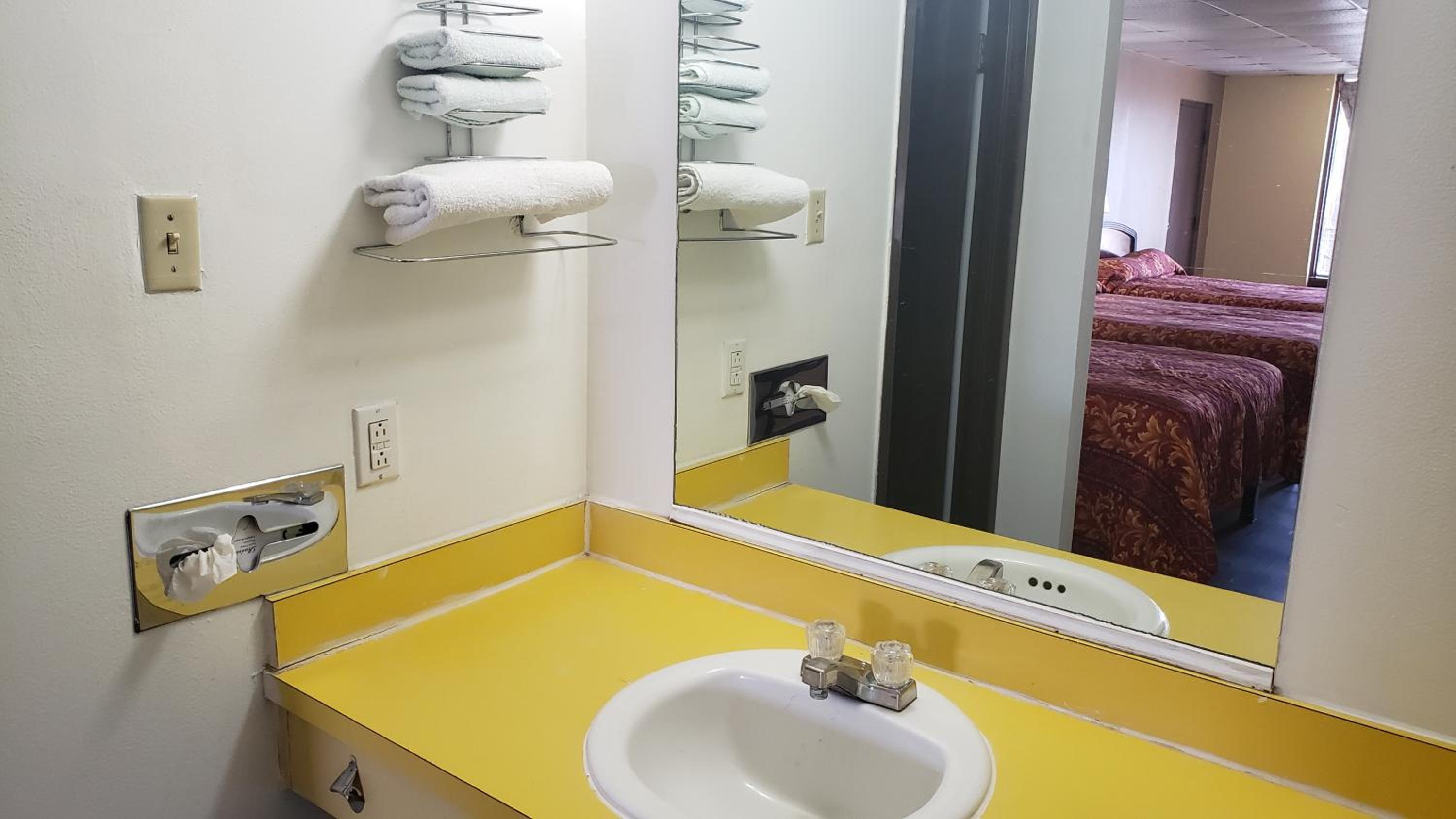 Double Room with Two Double Beds photo 2