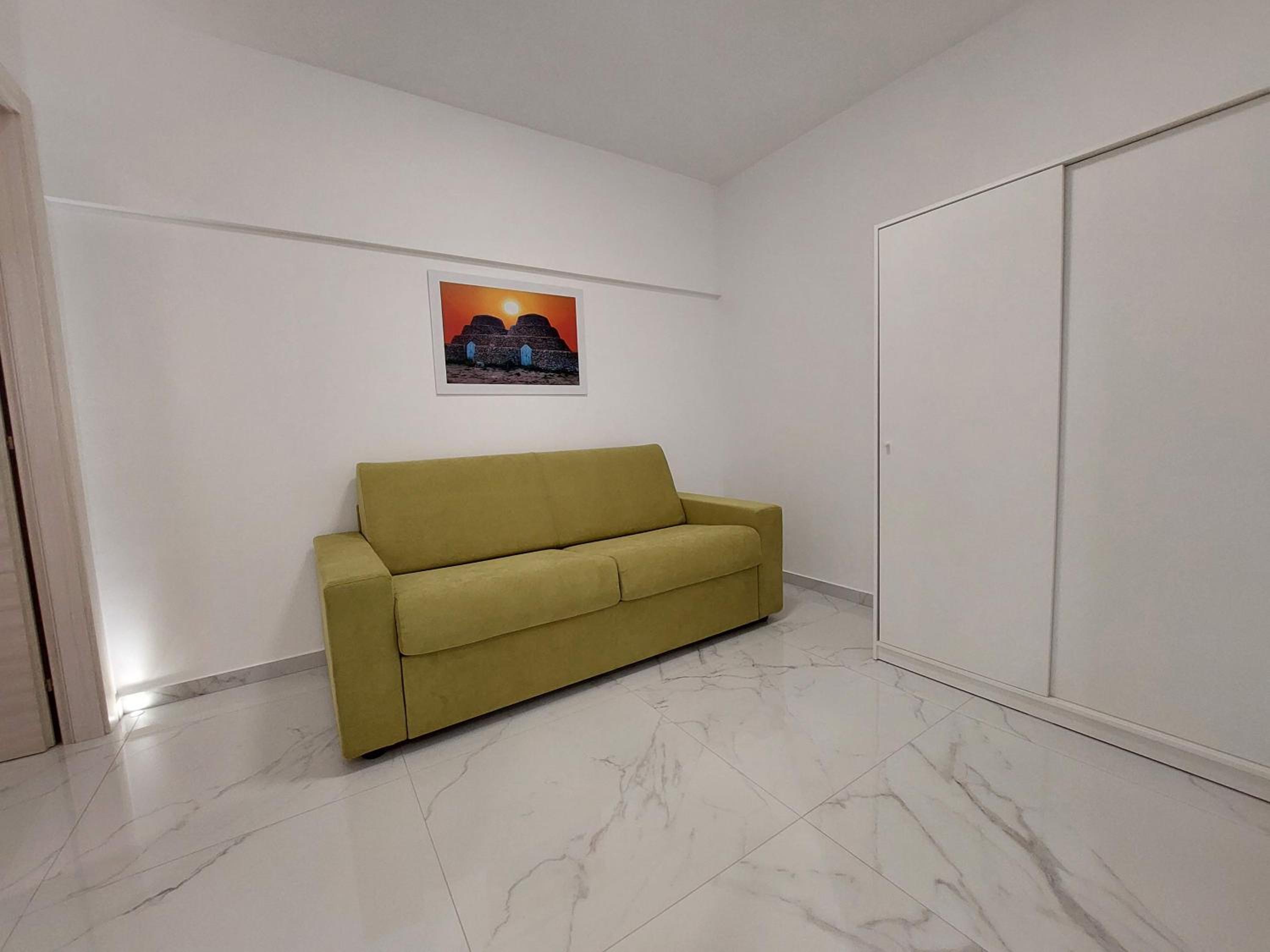 One-Bedroom Apartment photo 1