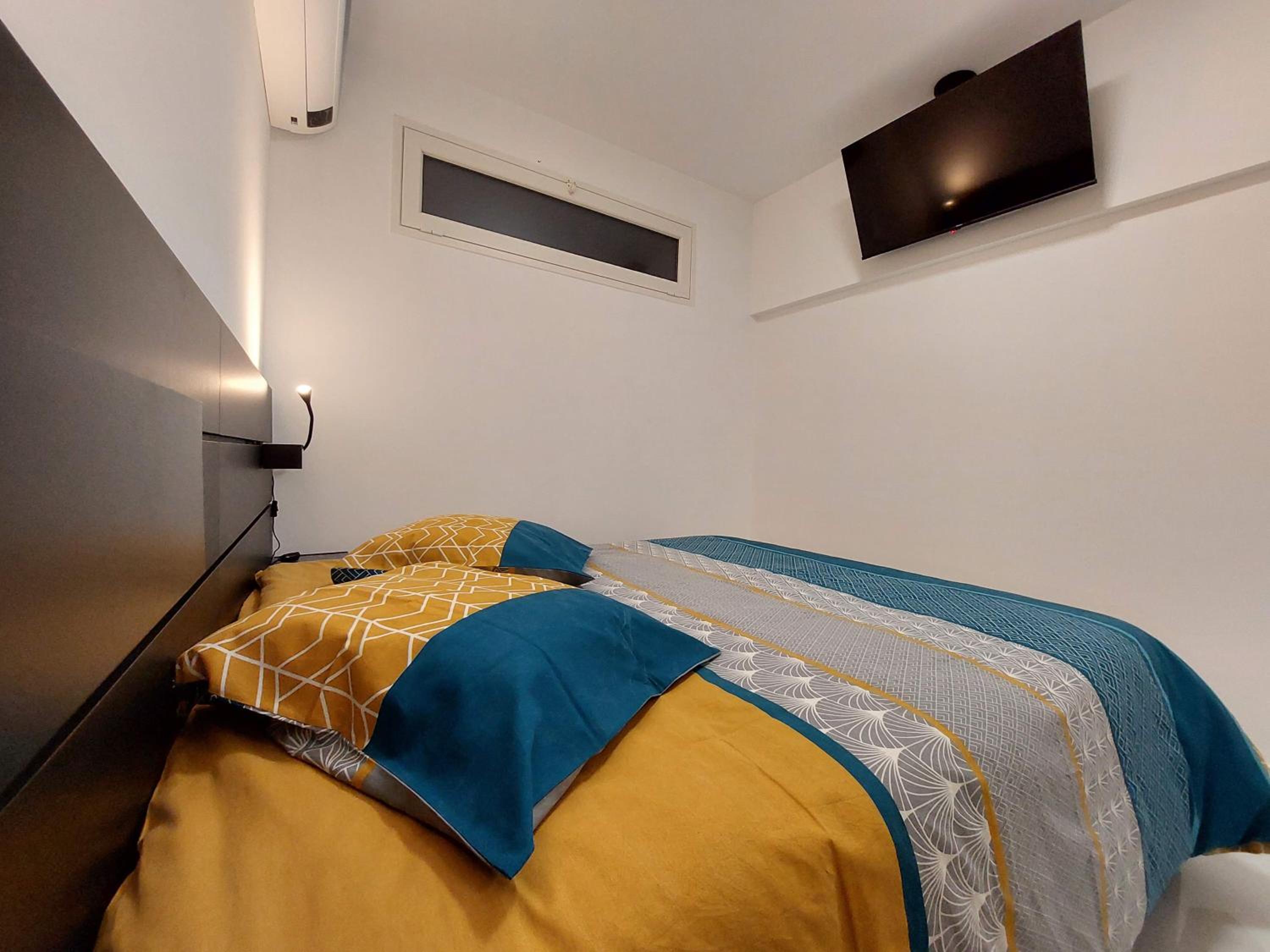One-Bedroom Apartment photo 2