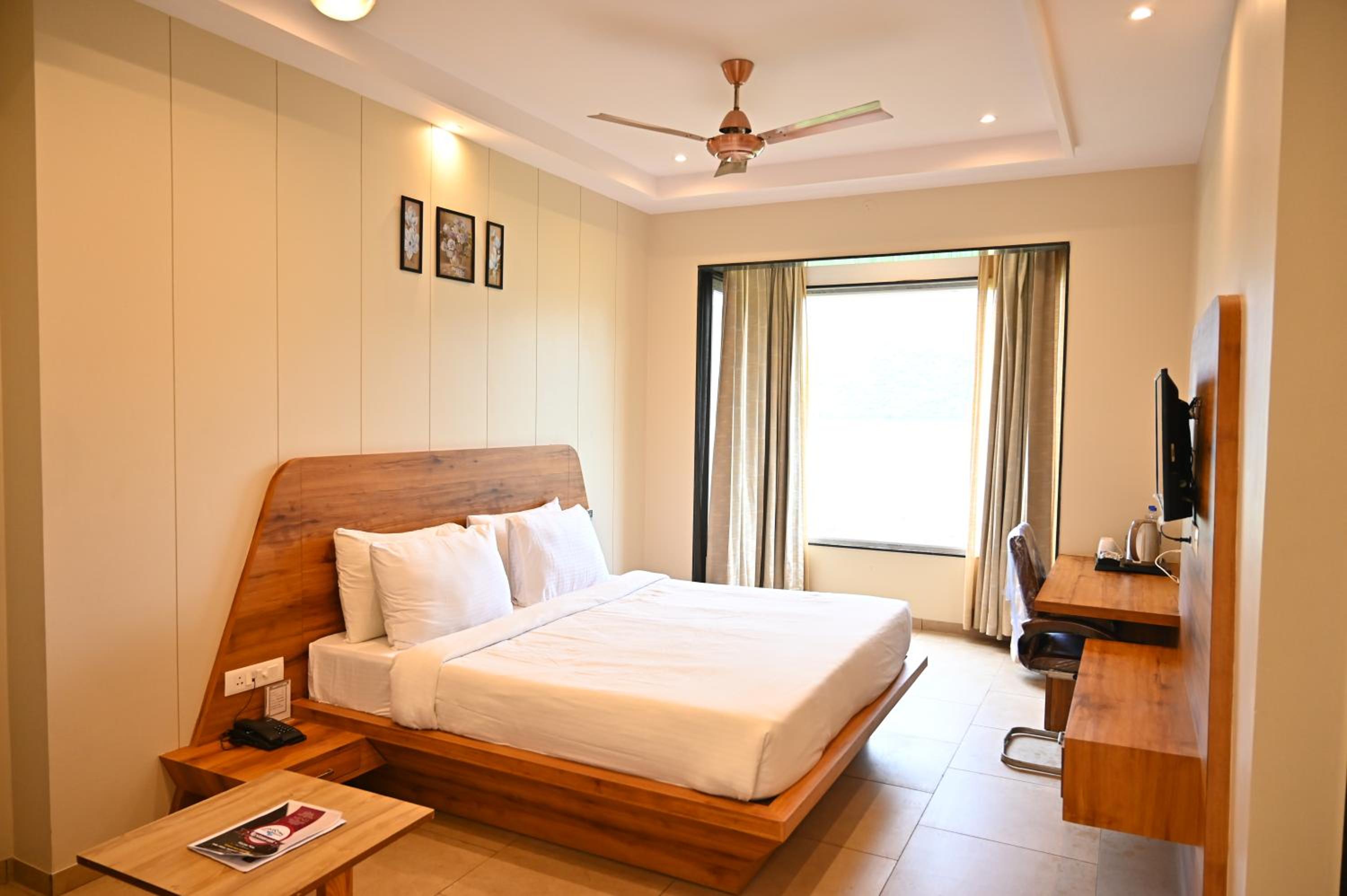 Double Room with Lake View photo 1