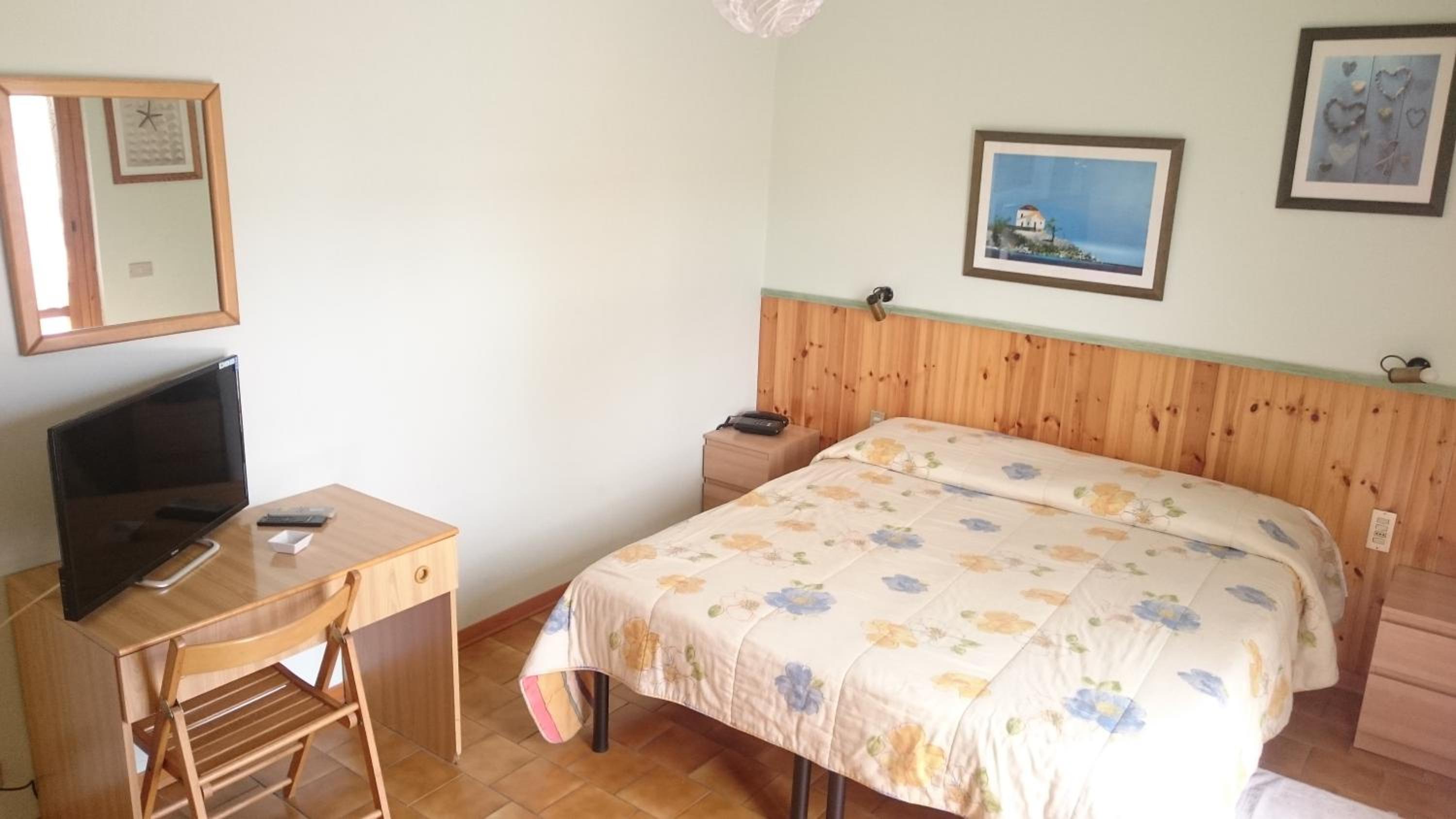 Standard Double Room - Photo 6