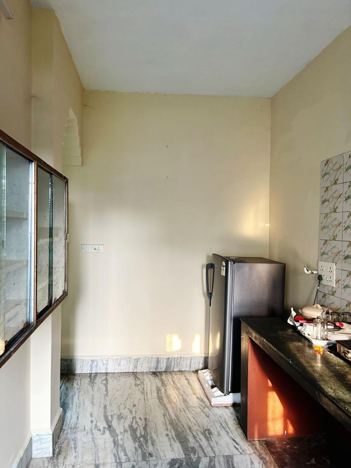 Apartment with Balcony photo 2