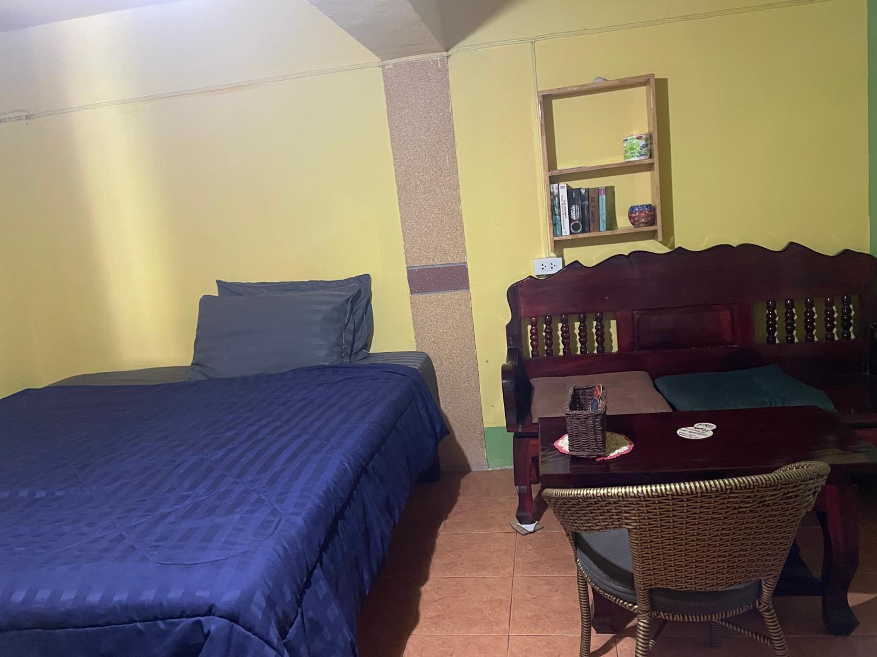 One-Bedroom Apartment - Photo 1