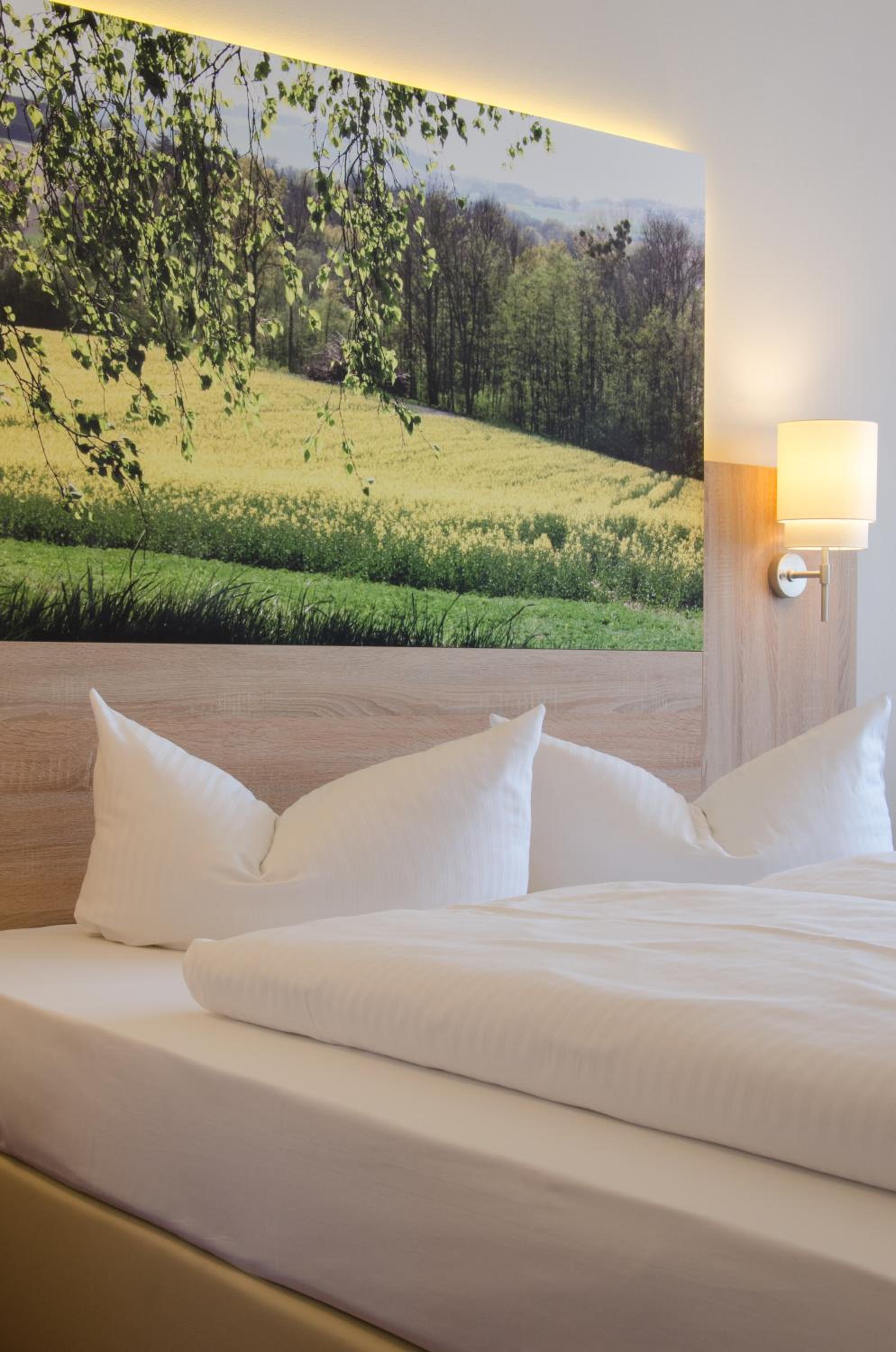 Standard Room with Queen-Size Bed