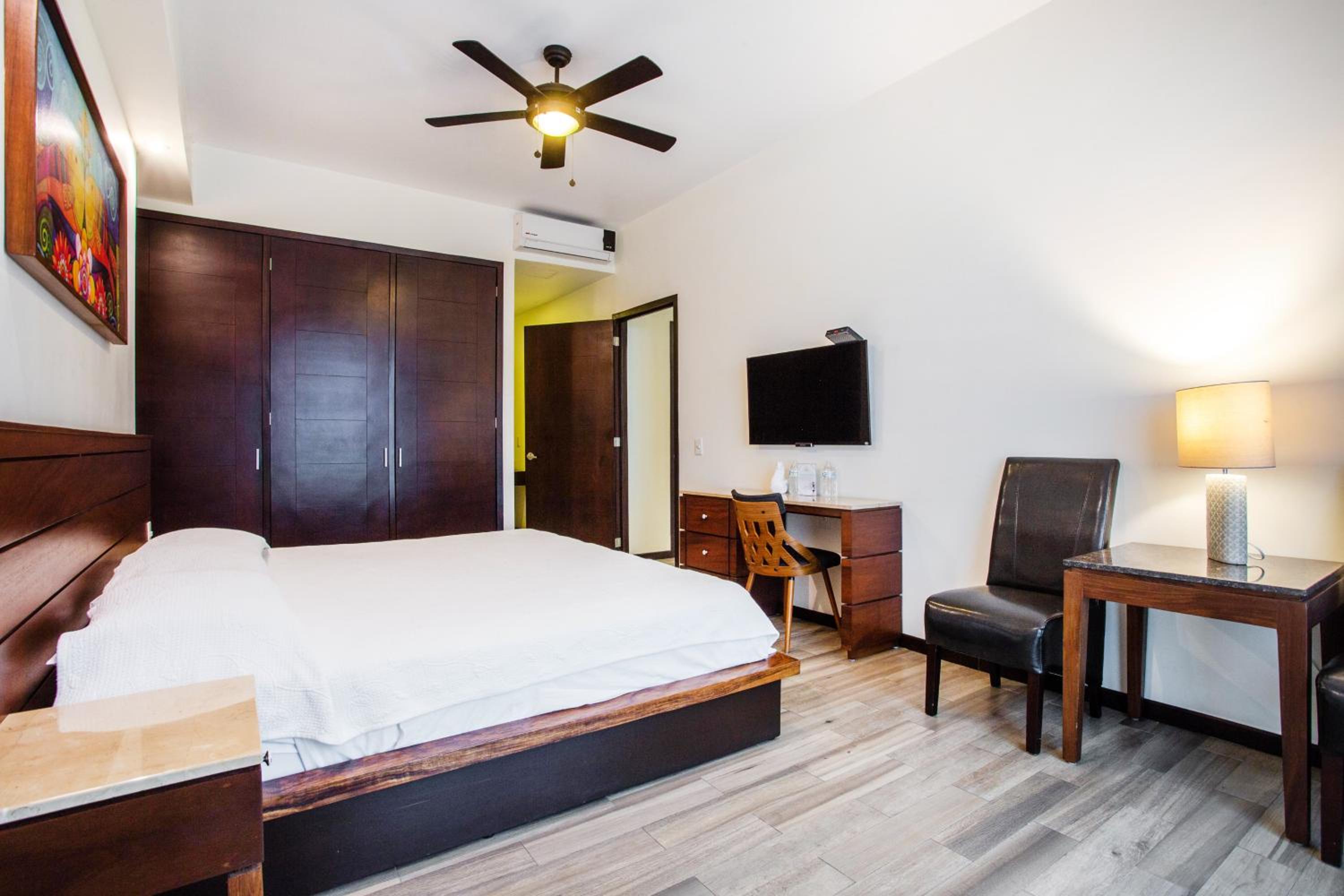 Queen Suite With Pool View