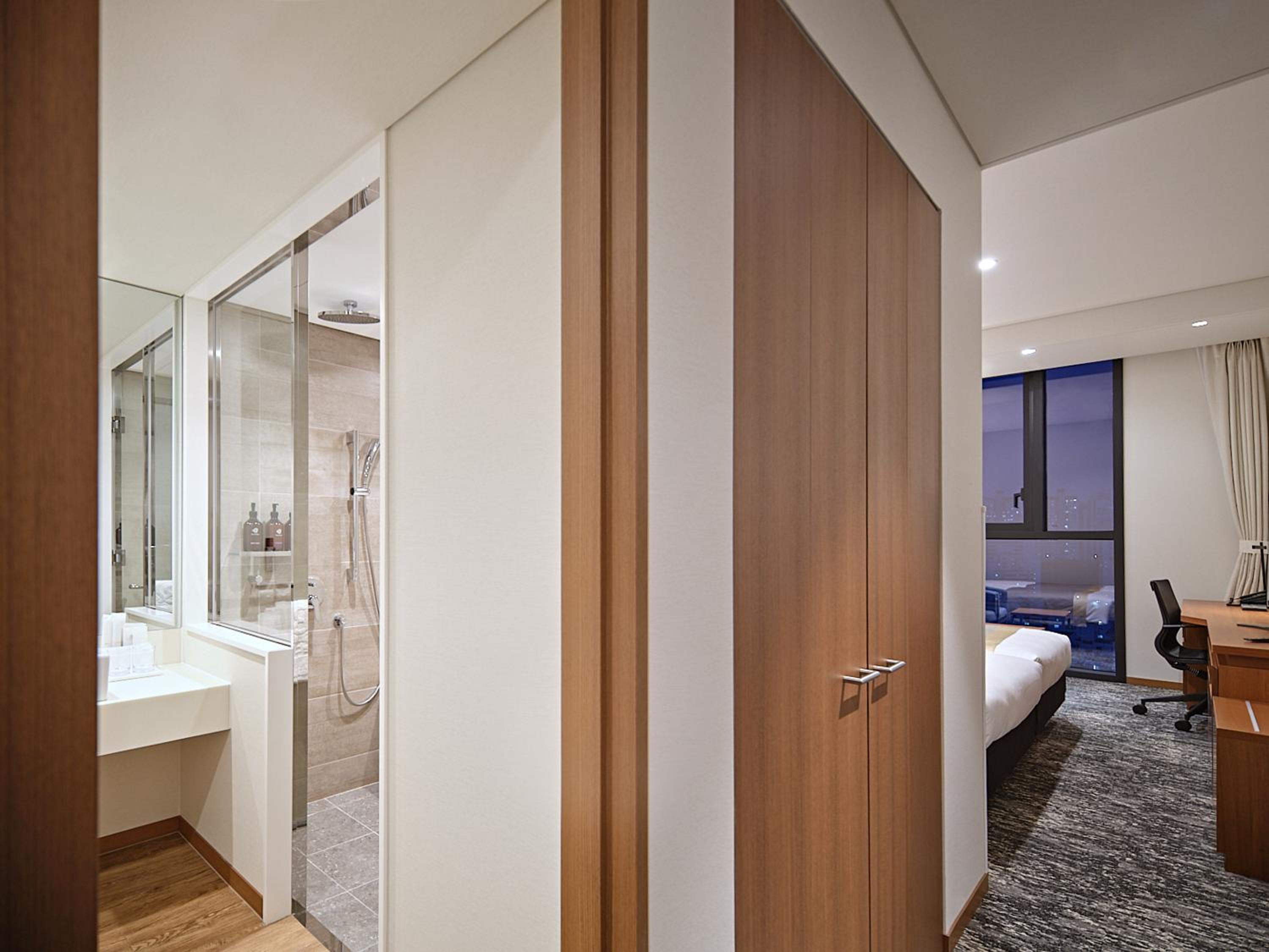 Standard Twin Room - Photo 4