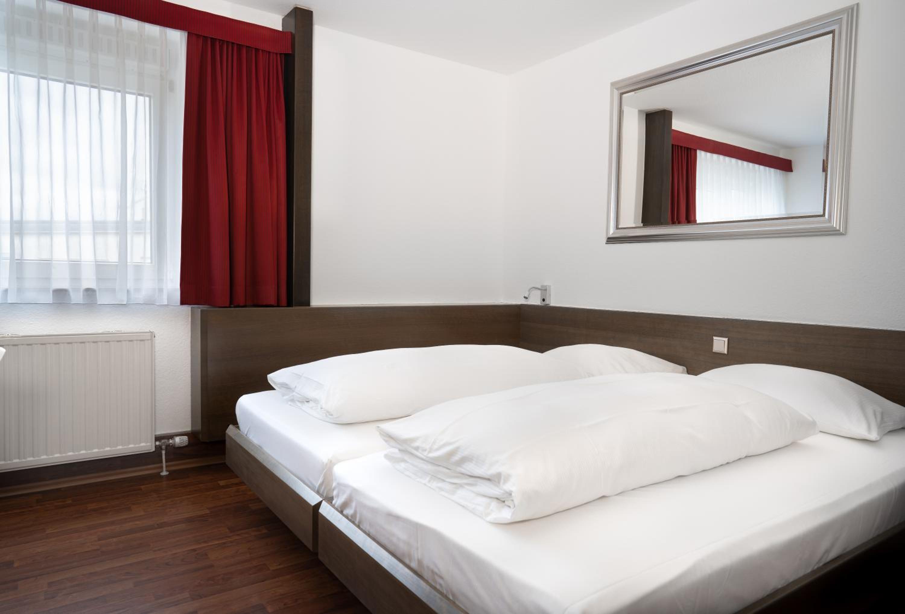 Double Room - Photo 7