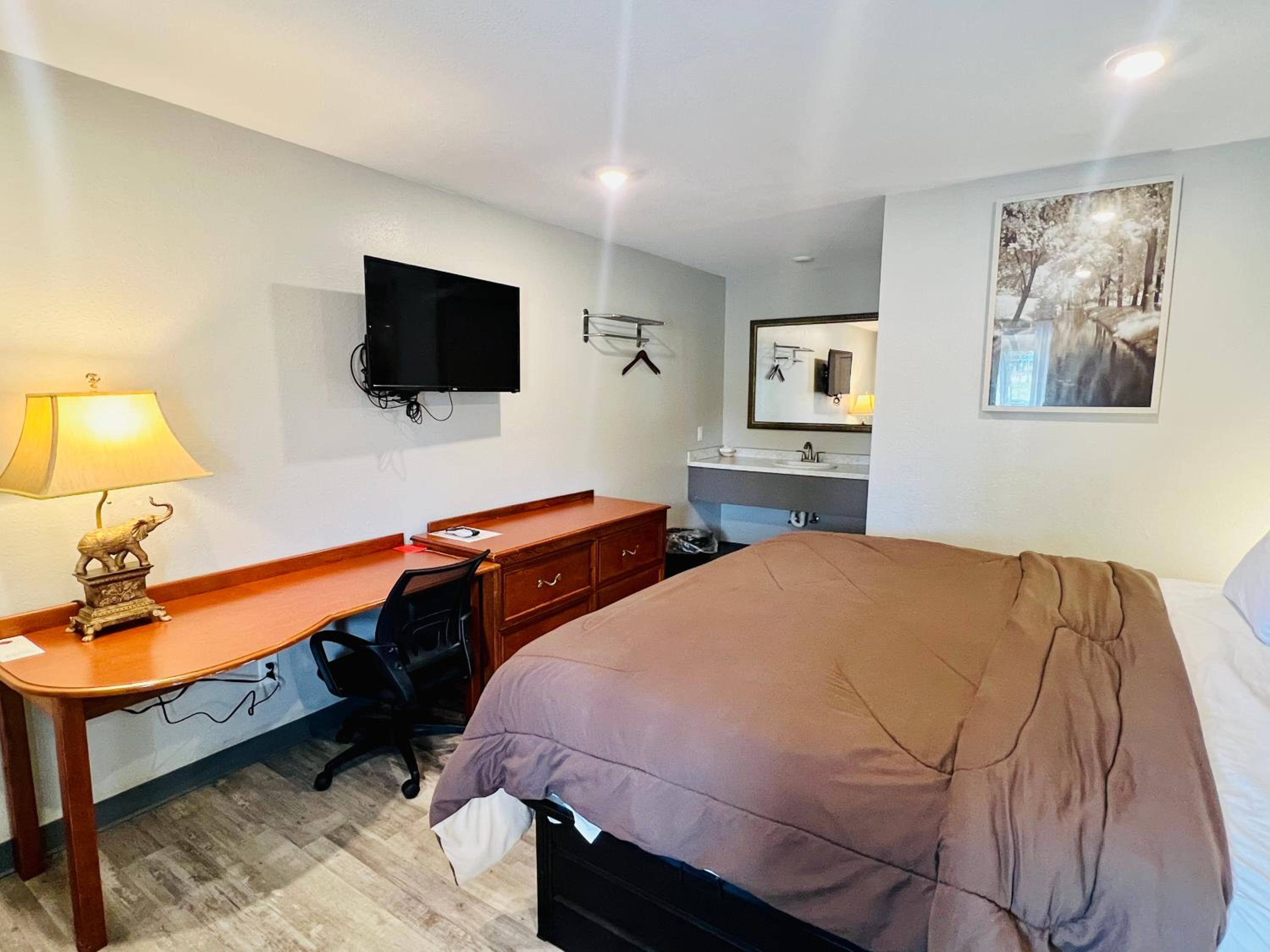 Superior King Suite - Photo 2