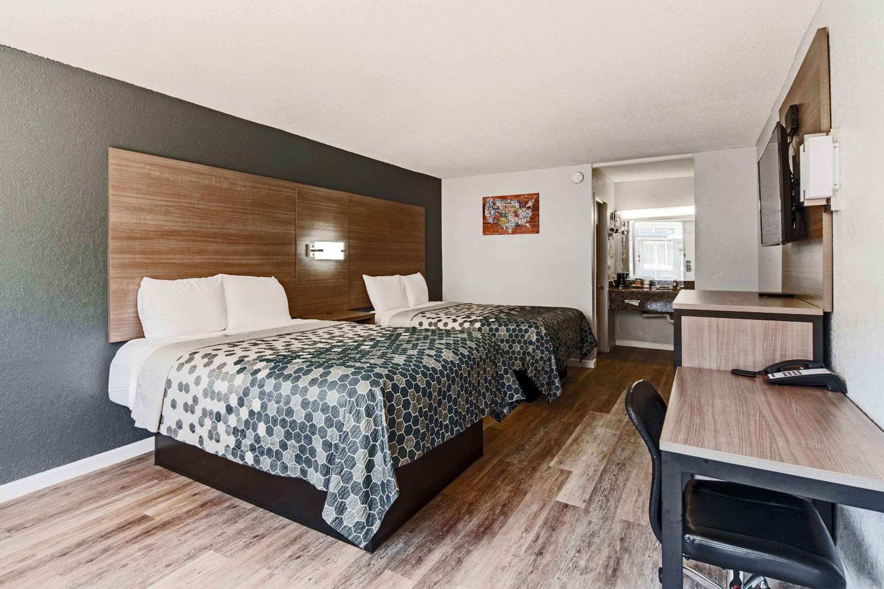 Efficency Queen Room with Two Queen Beds - Non-Smoking - Photo 1