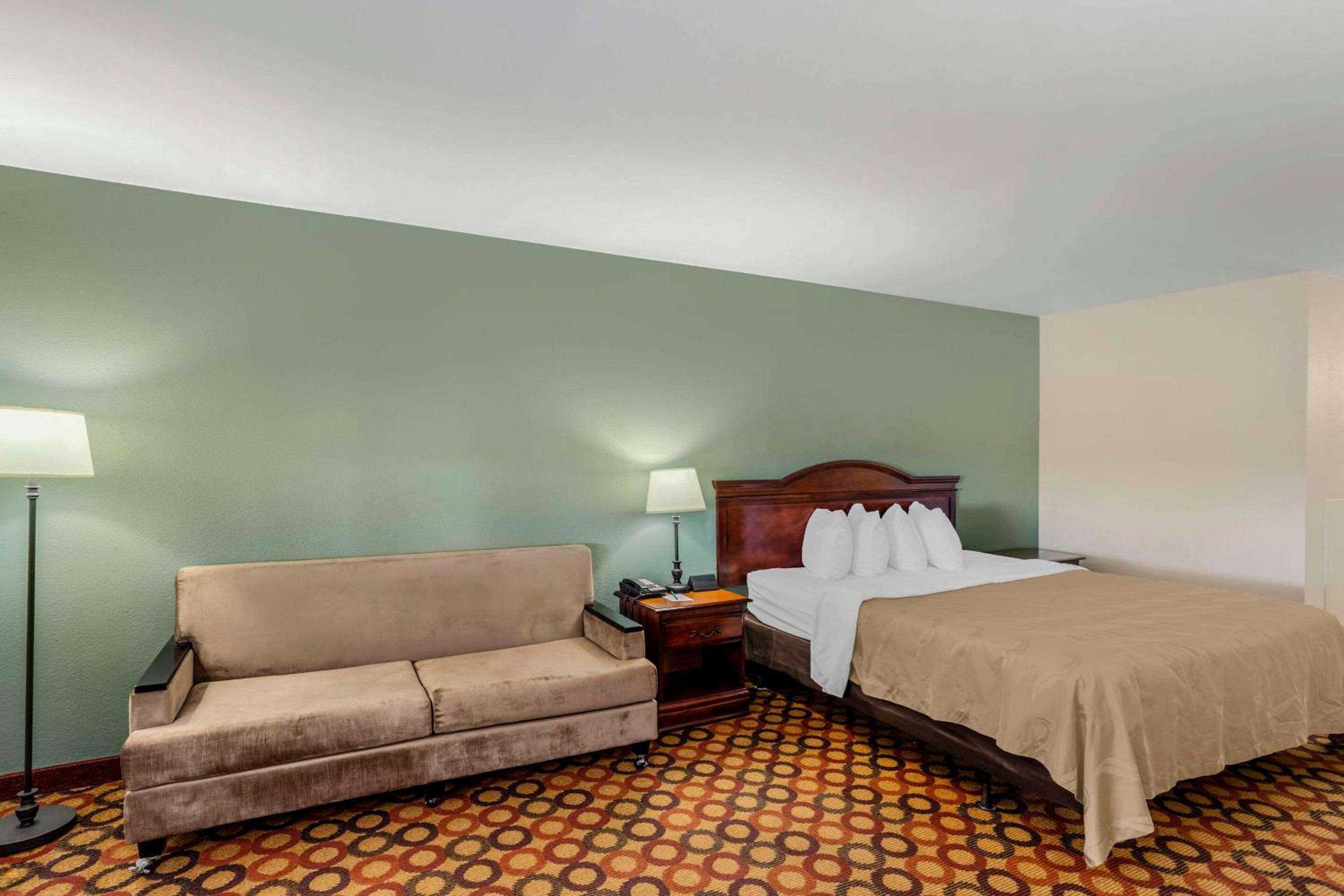King Room - Non-Smoking - Photo 1