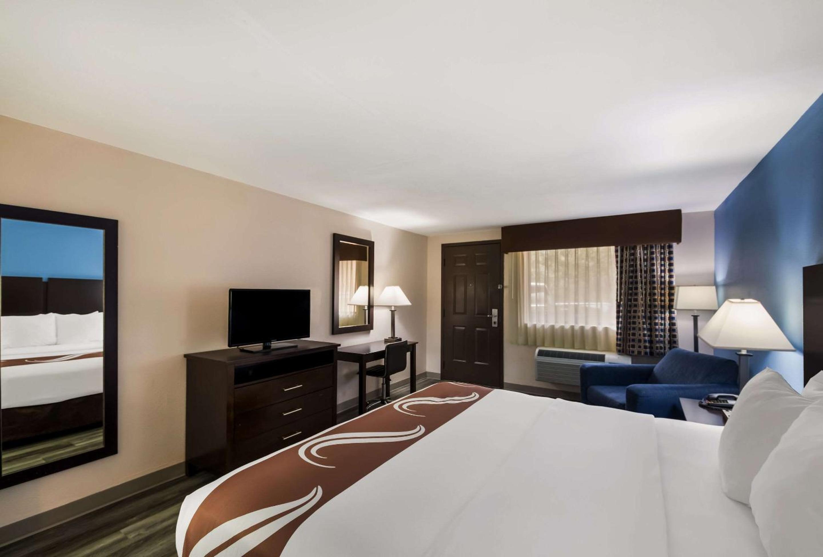 King Room - Non-Smoking - Photo 1