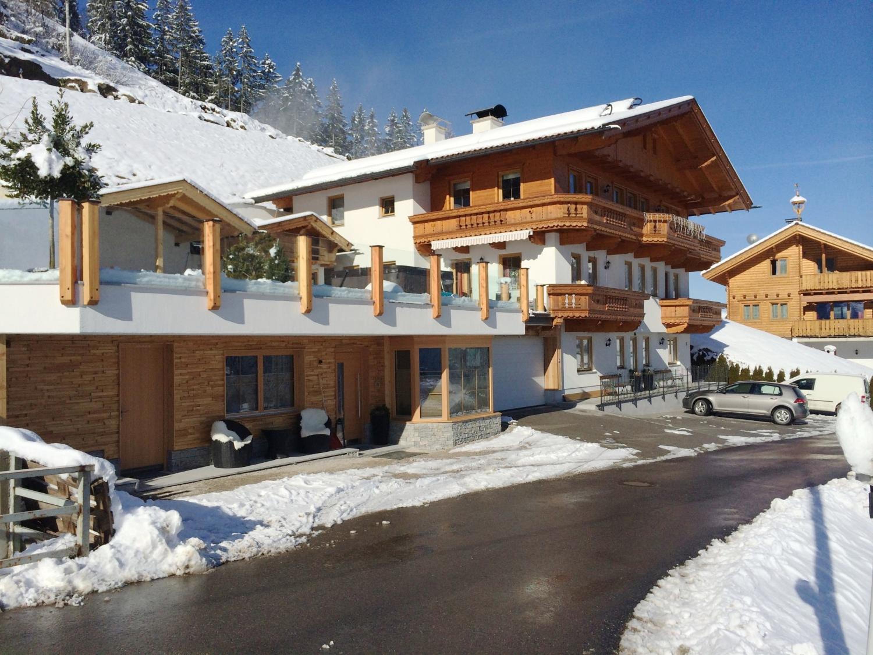 Two-Bedroom Apartment with Mountain View photo 2