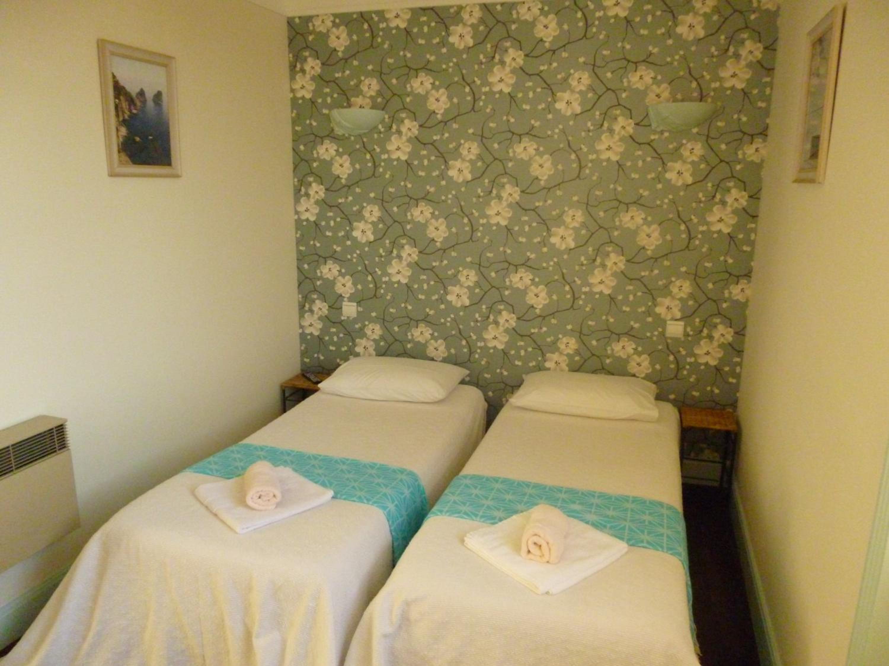 Family Room (5 Adults) - Photo 8