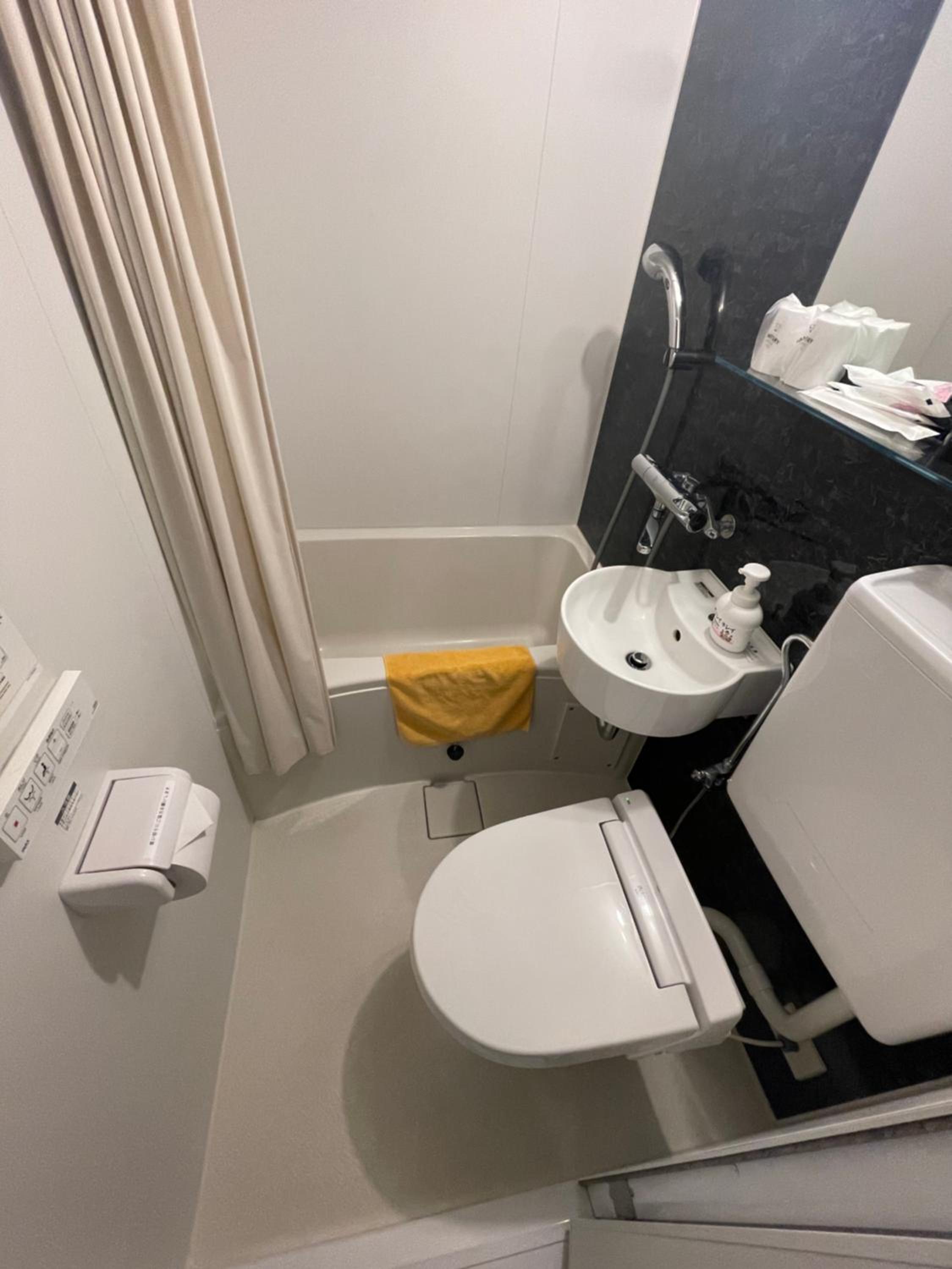 Double Room with Private Bathroom - Photo 10