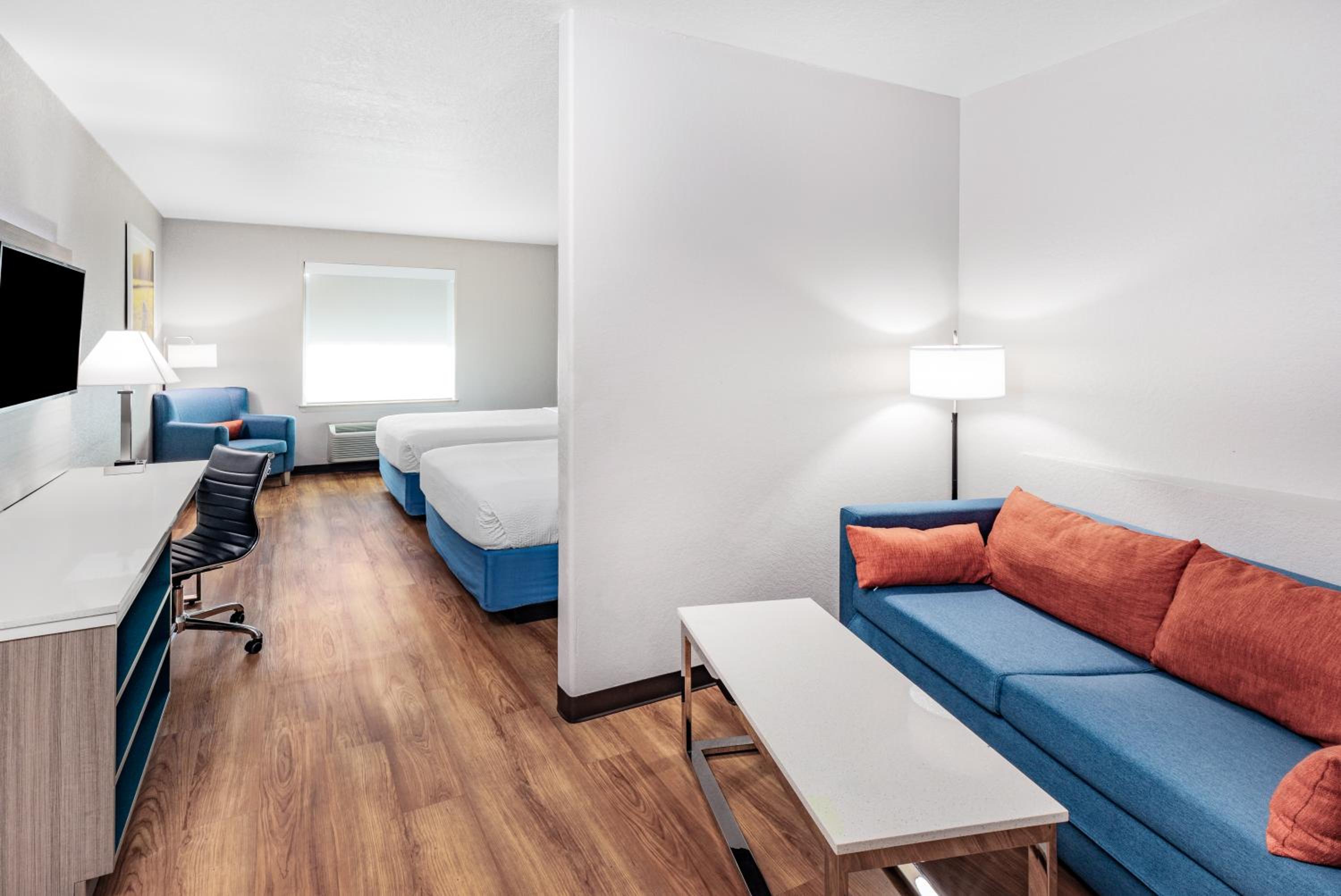 Studio Suite with Two Queen Beds - Non-Smoking - Photo 2