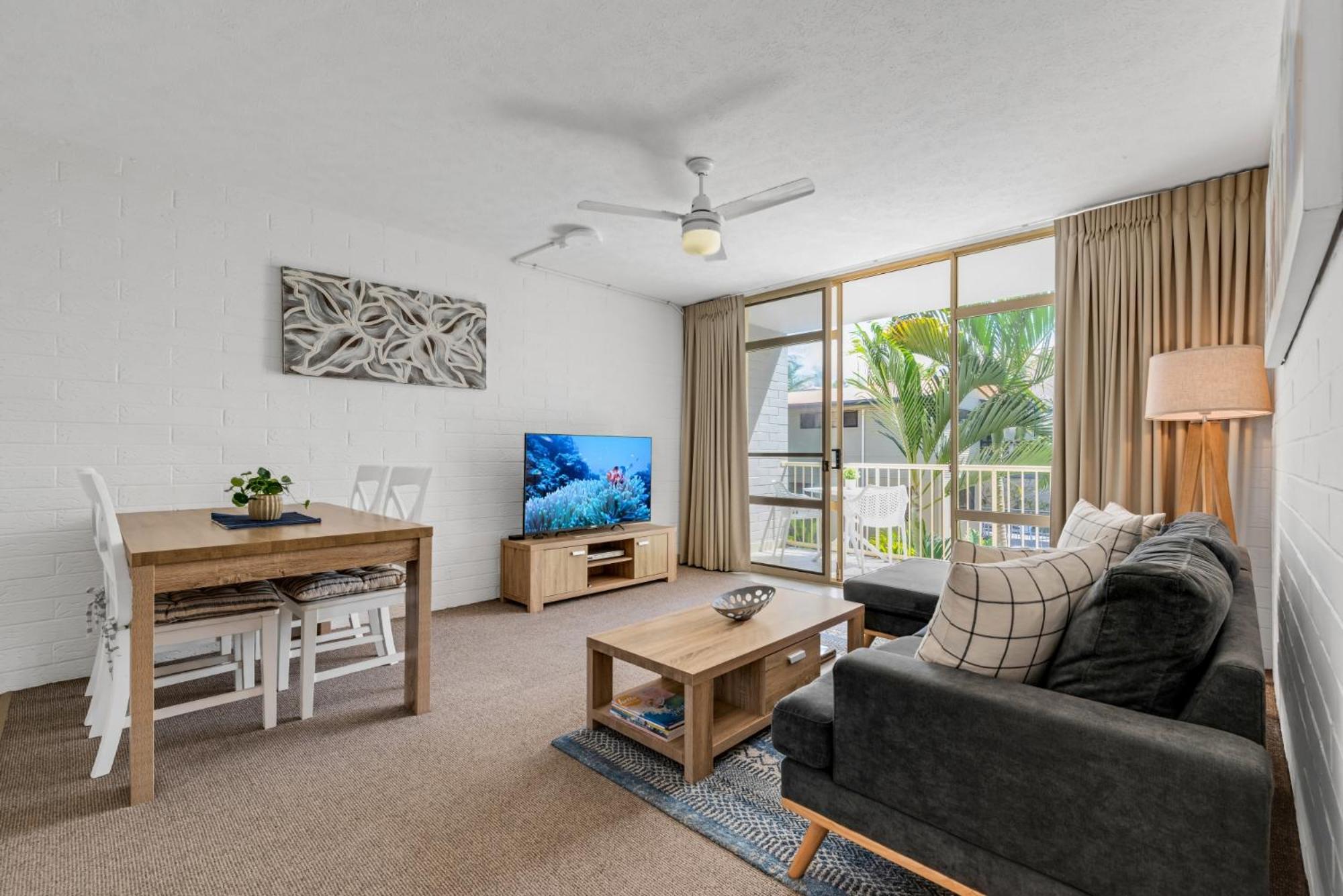 One-Bedroom Apartment with Partial Ocean View photo 2