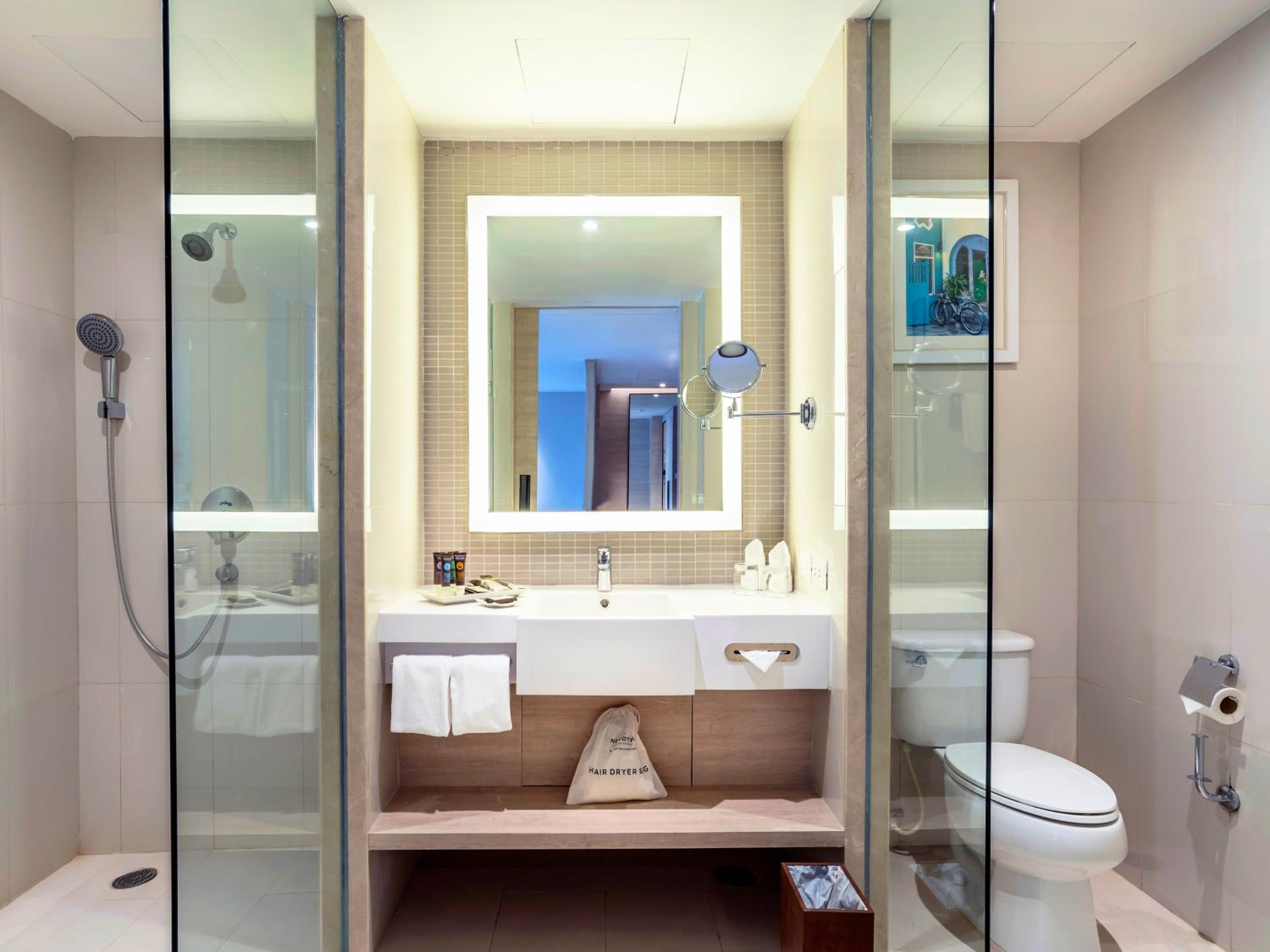 Deluxe Double Room with Balcony photo 2