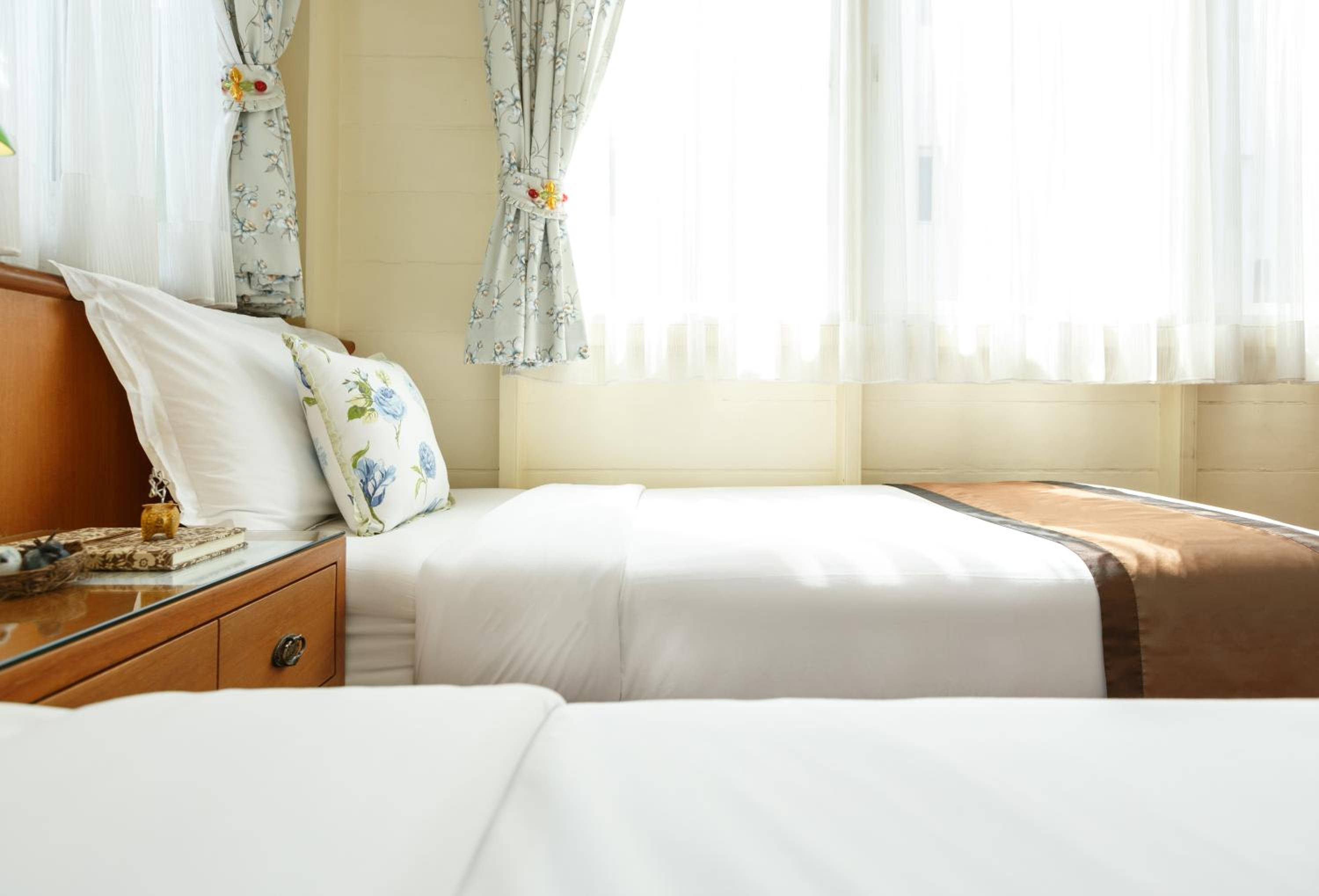 Standard Twin Room with Shared Bathroom photo 3