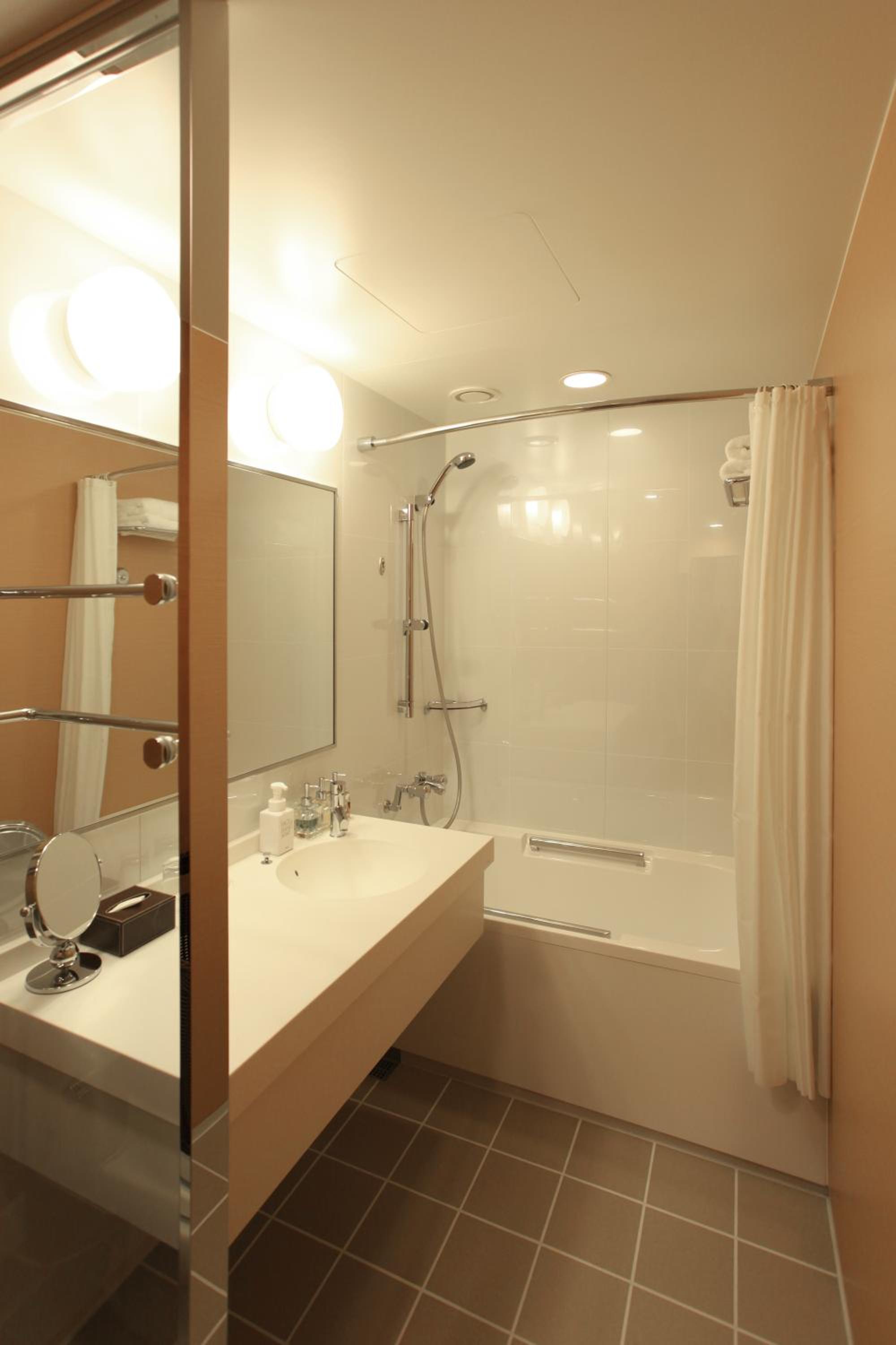 Superior Twin Room - Non-Smoking thumbnail 6