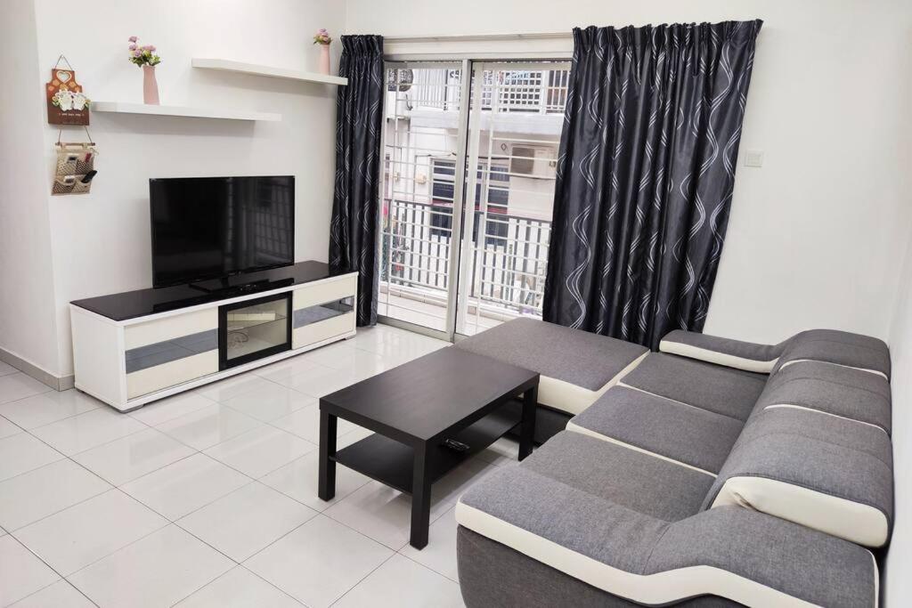 Three-Bedroom House photo 3