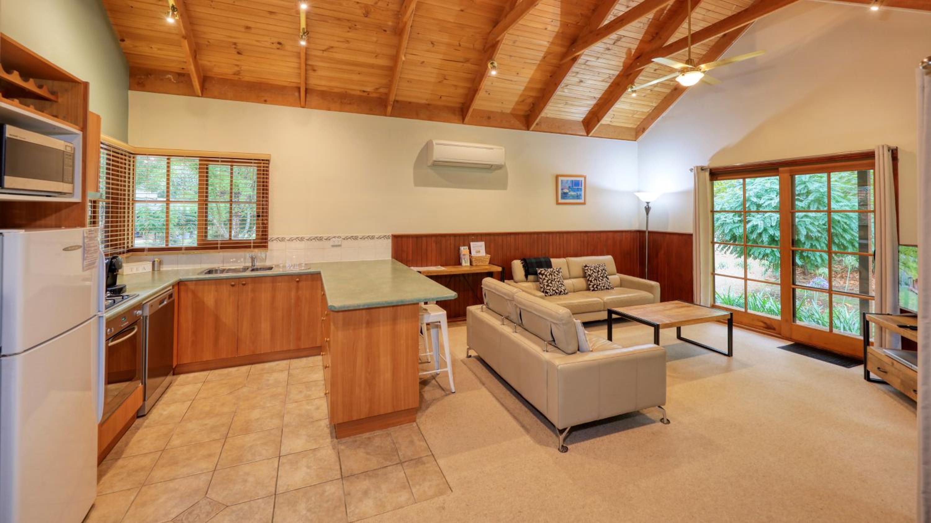 One-Bedroom Cottage - Drummond (2 Adults) photo 1