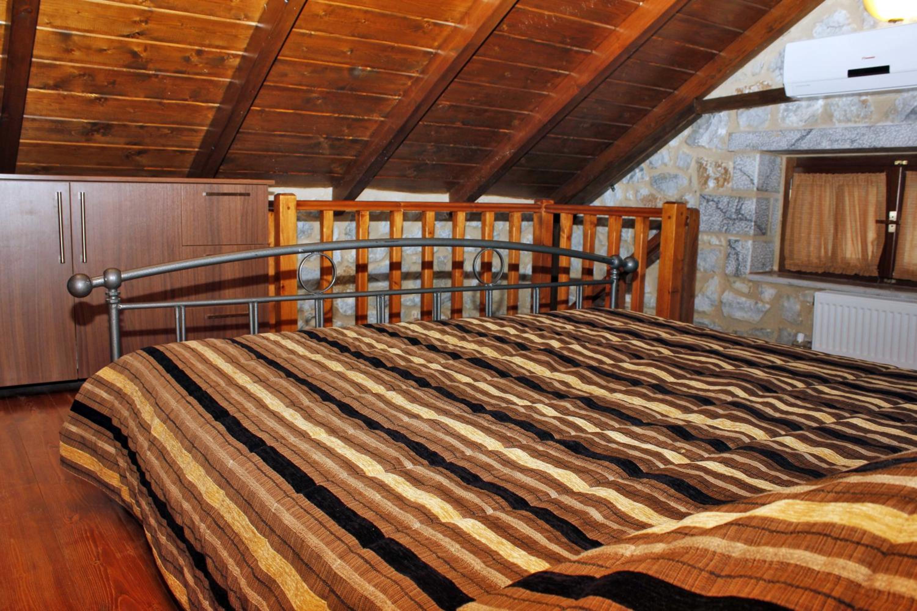 Suite with Mountain View - Photo 5