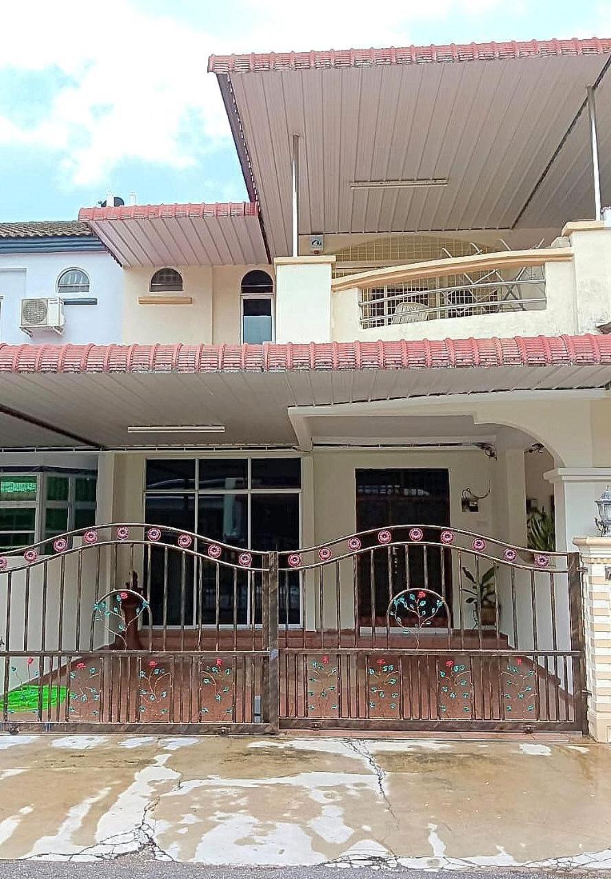 Four-Bedroom House photo 1