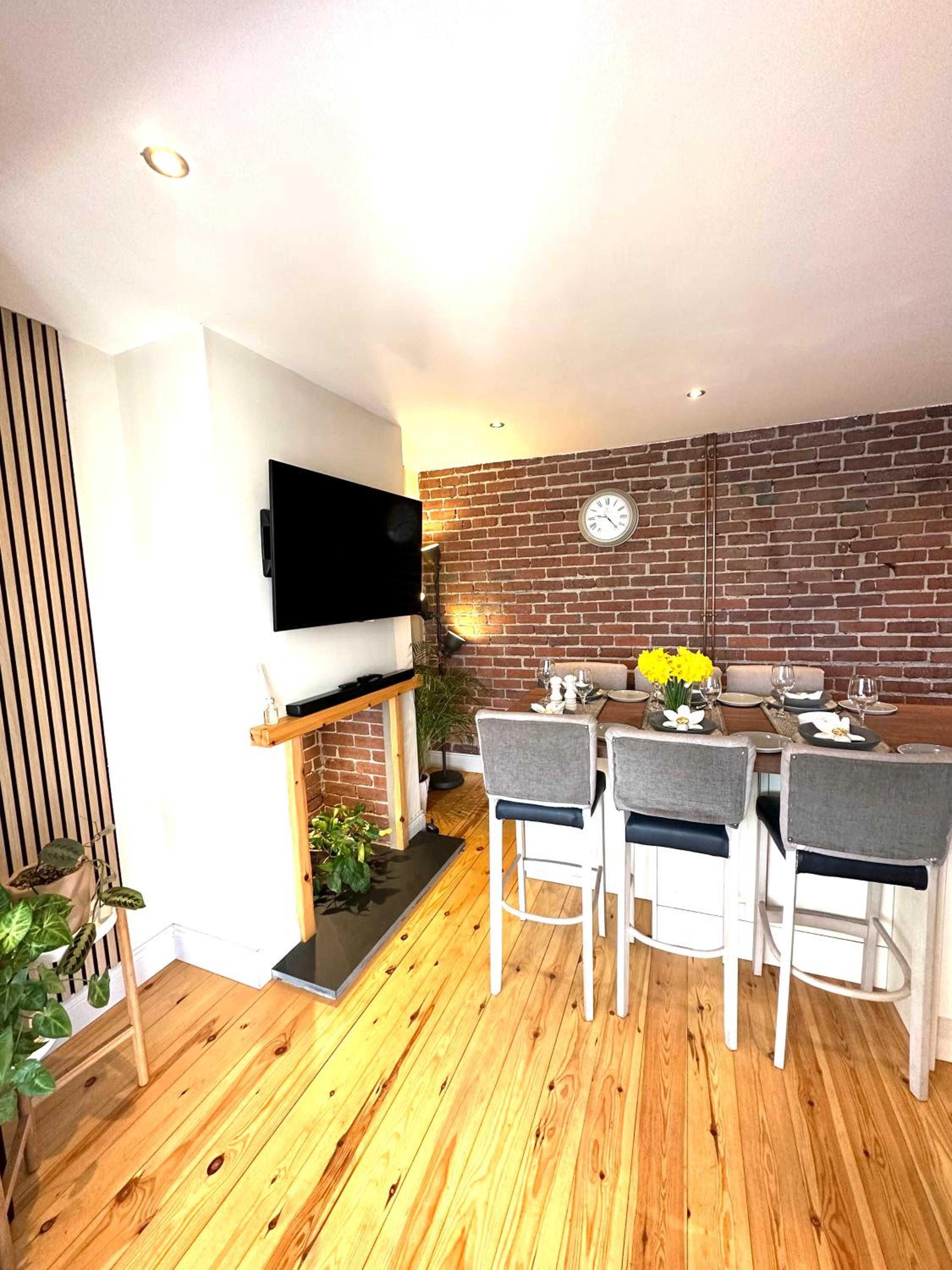 Three-Bedroom House - Photo 21