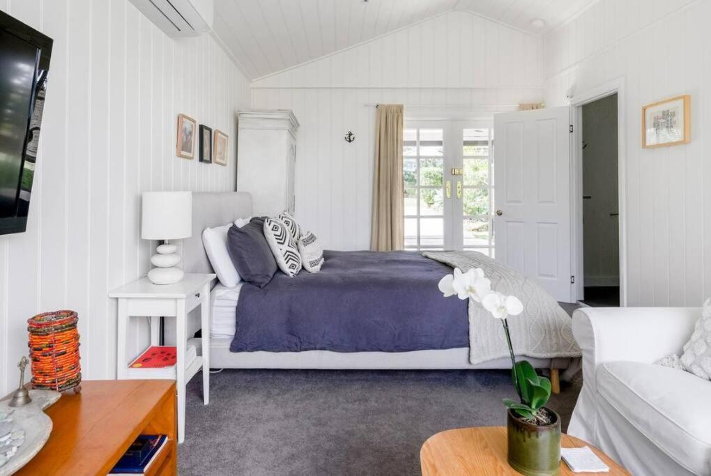 Five-Bedroom House photo 1