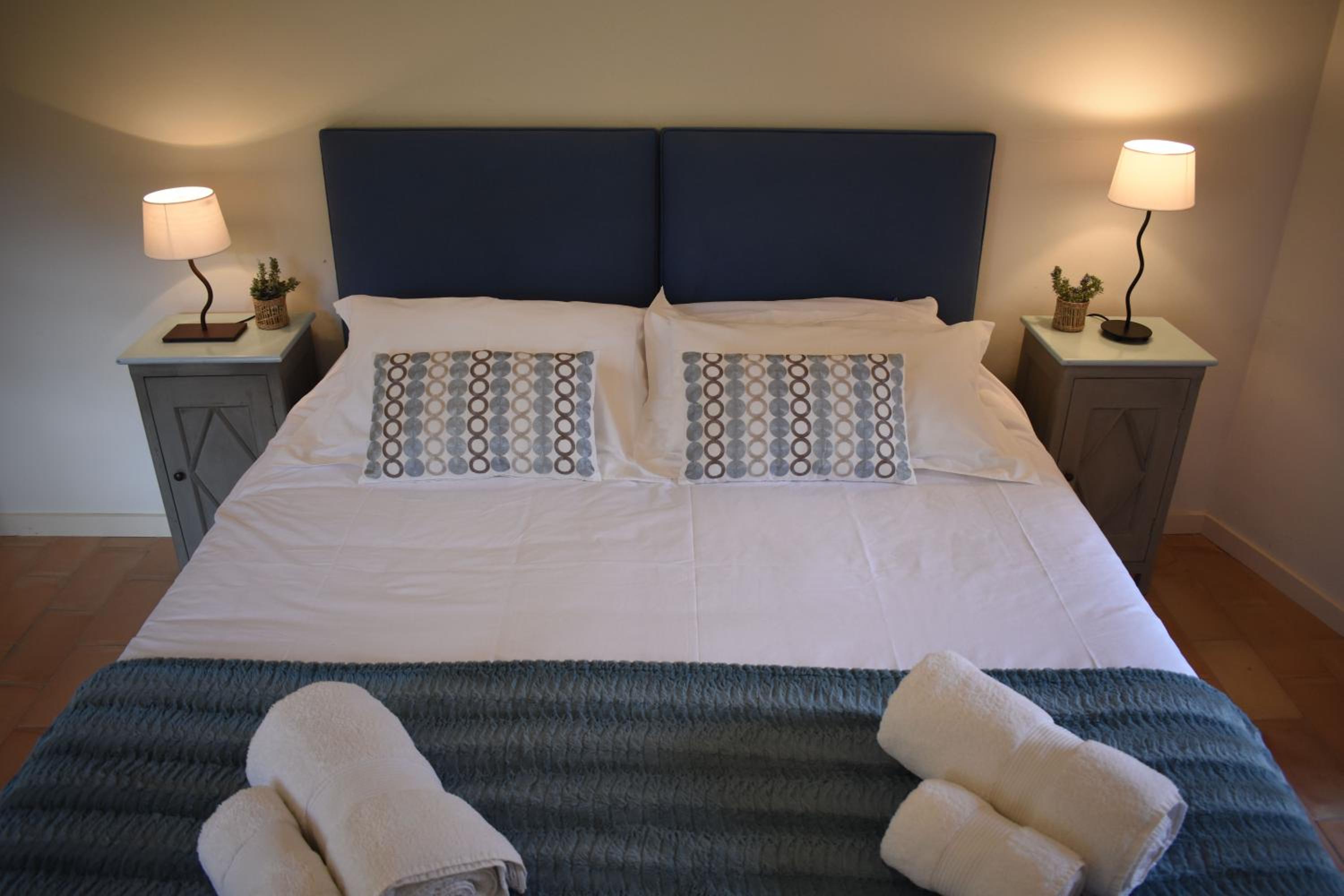 Deluxe Double Room with Bath photo 3