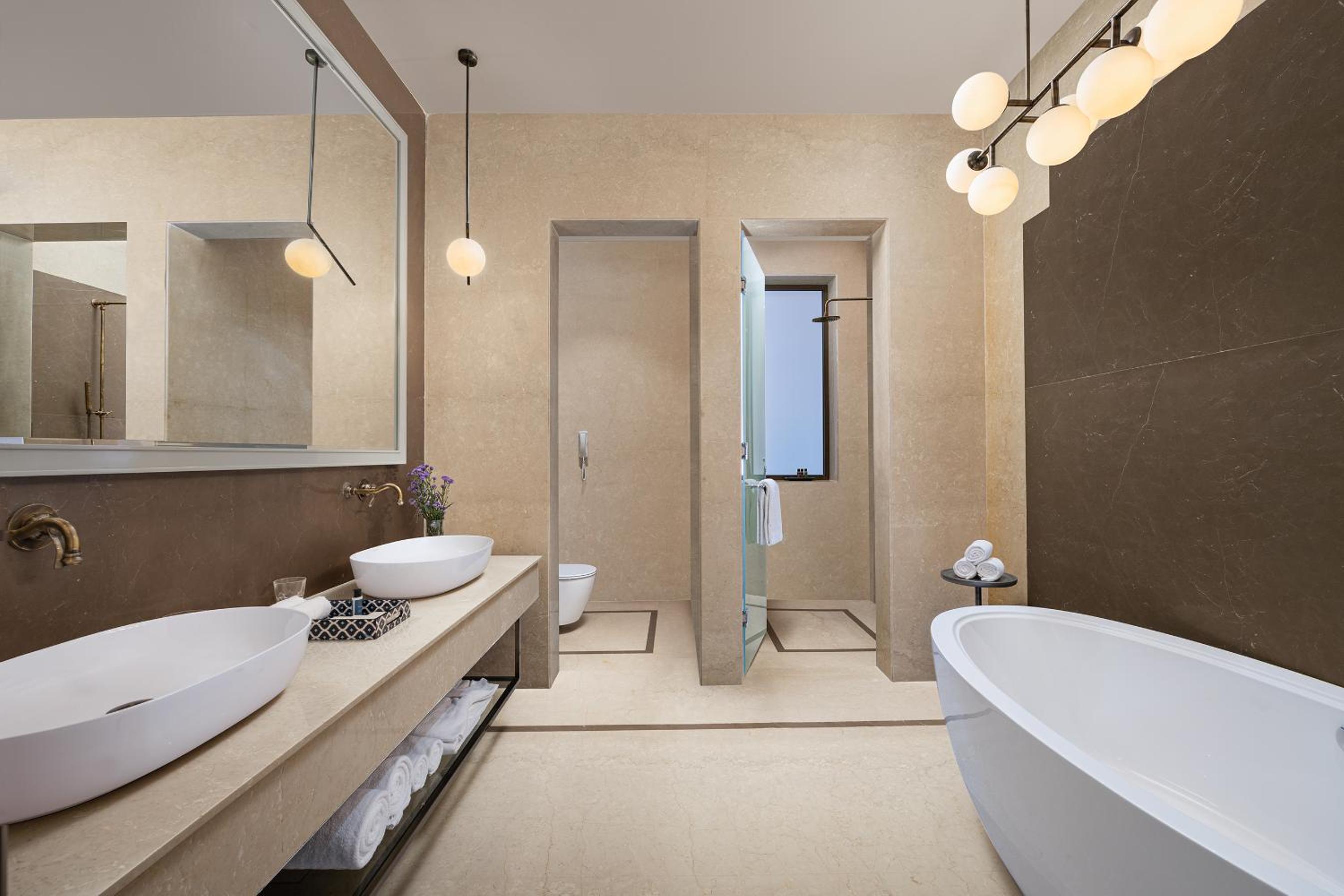 SeleQtions Suite - 10% Discount on Food & Beverages,  Happy Hours (2+1 from 5pm to 7pm) photo 3