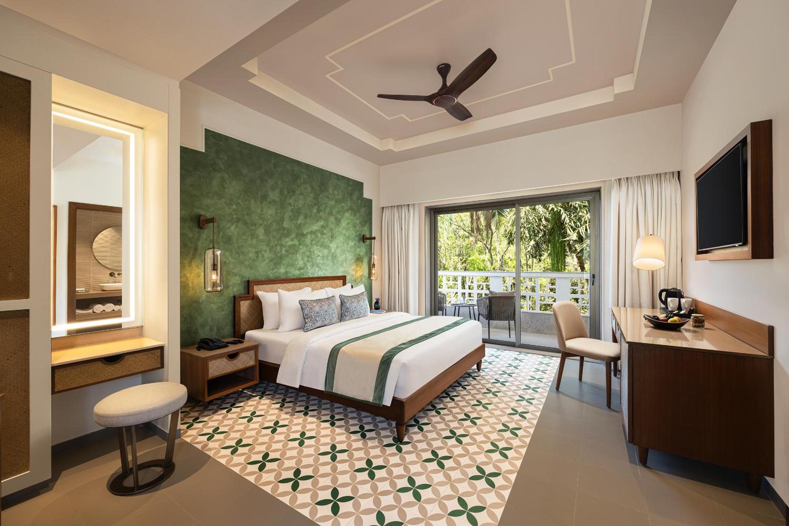 Deluxe Room with Balcony - 10% Discount on Food & Beverages, Happy Hours (2+1 from 5pm to 7pm) photo 3