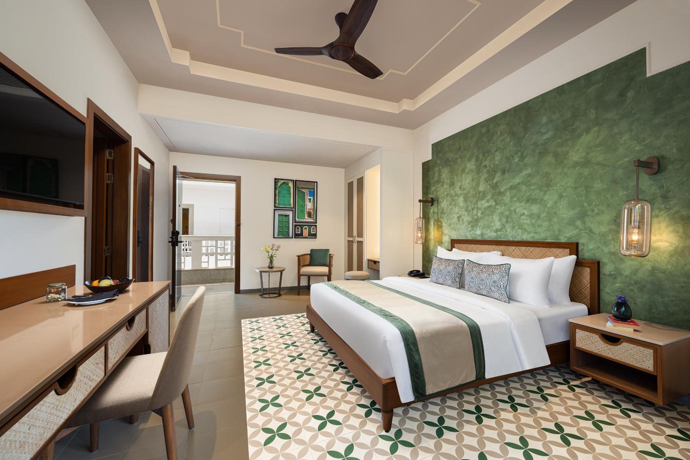 Deluxe Room with Balcony - 10% Discount on Food & Beverages, Happy Hours (2+1 from 5pm to 7pm)