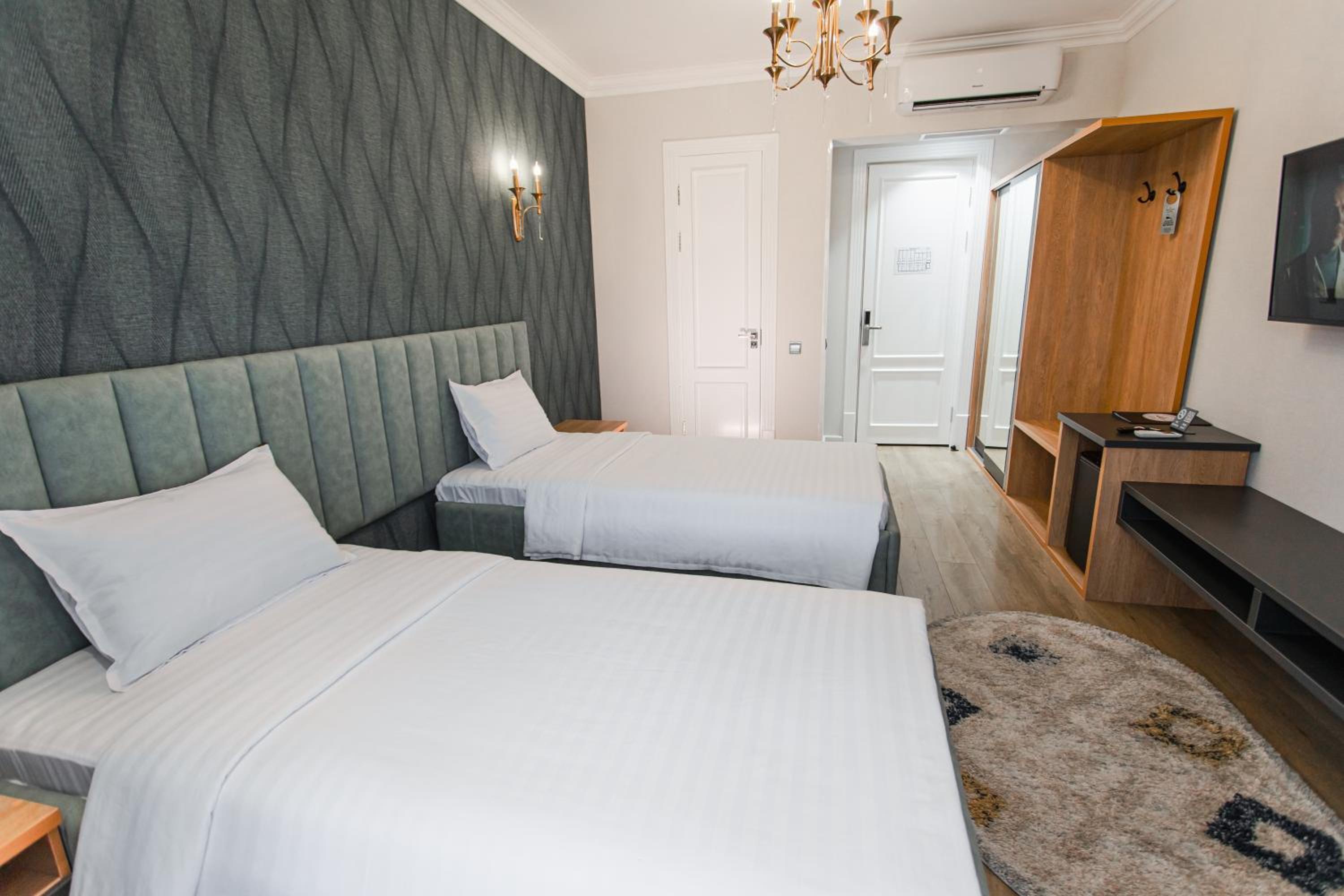 Twin Room with Balcony photo 3