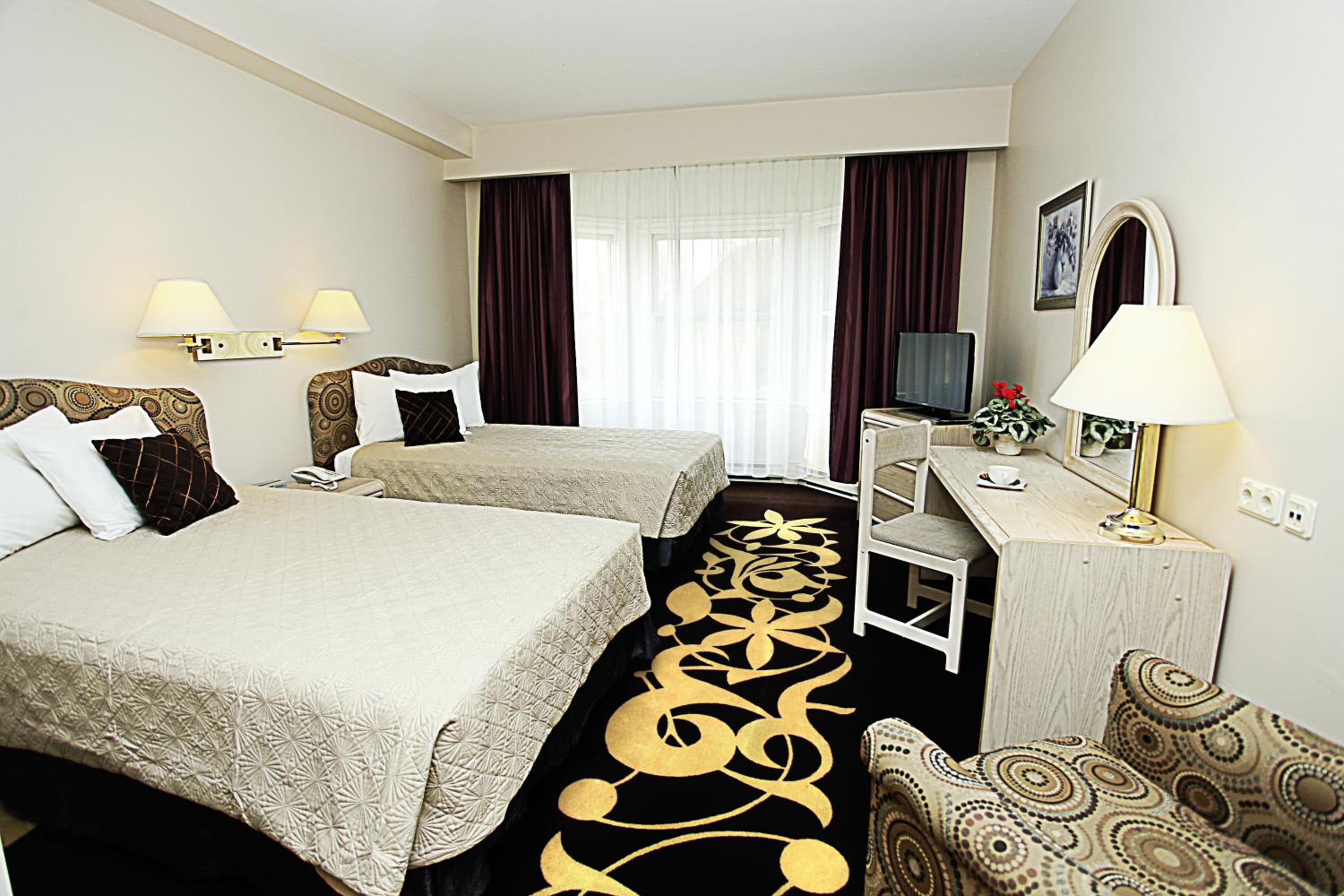 Standard Twin Room - Photo 1