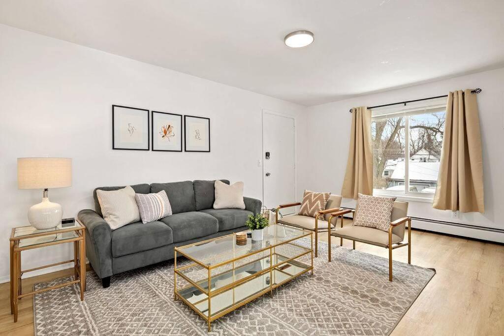 One-Bedroom Apartment photo 1