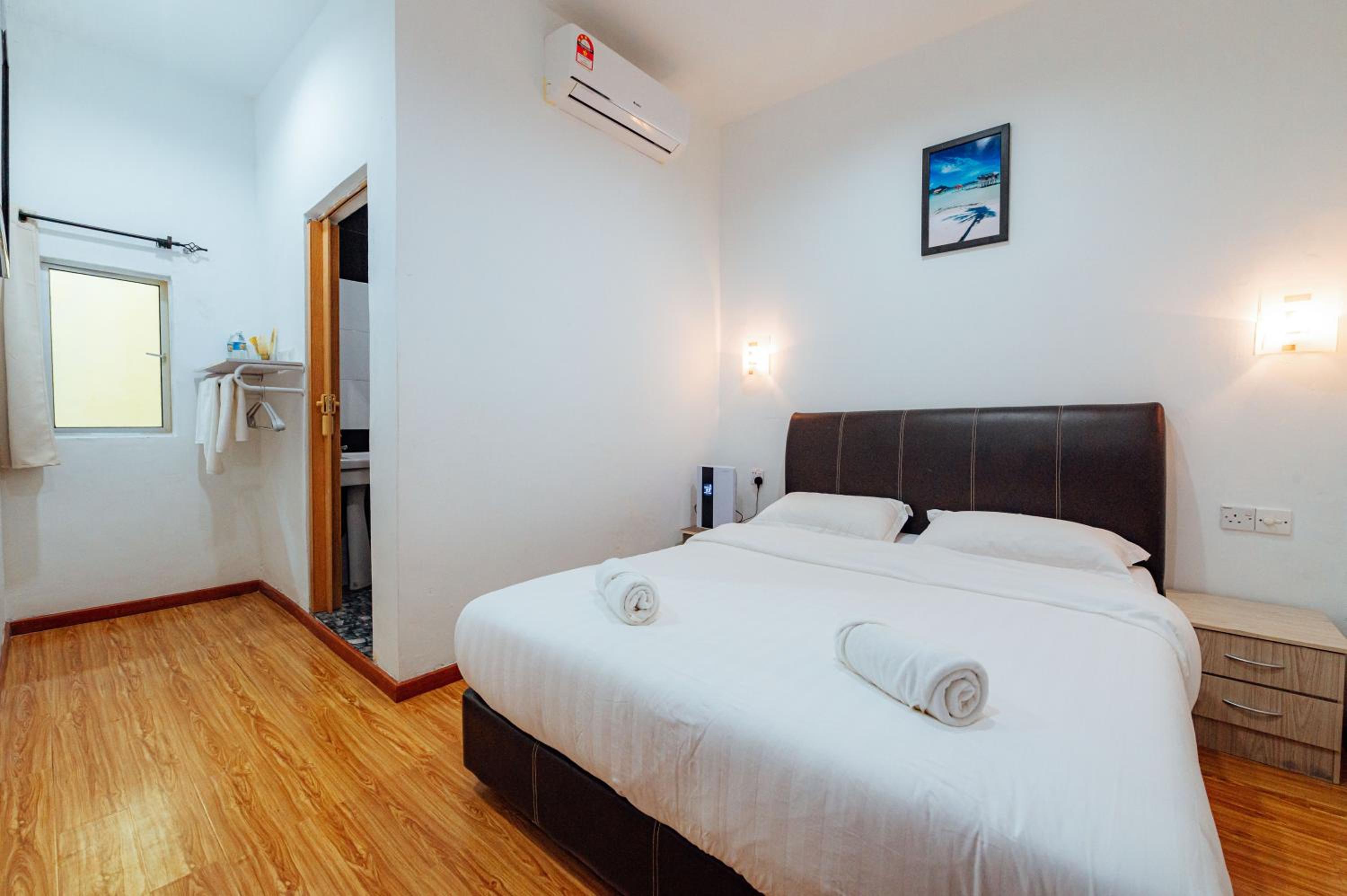 Standard Queen Room - Photo 1