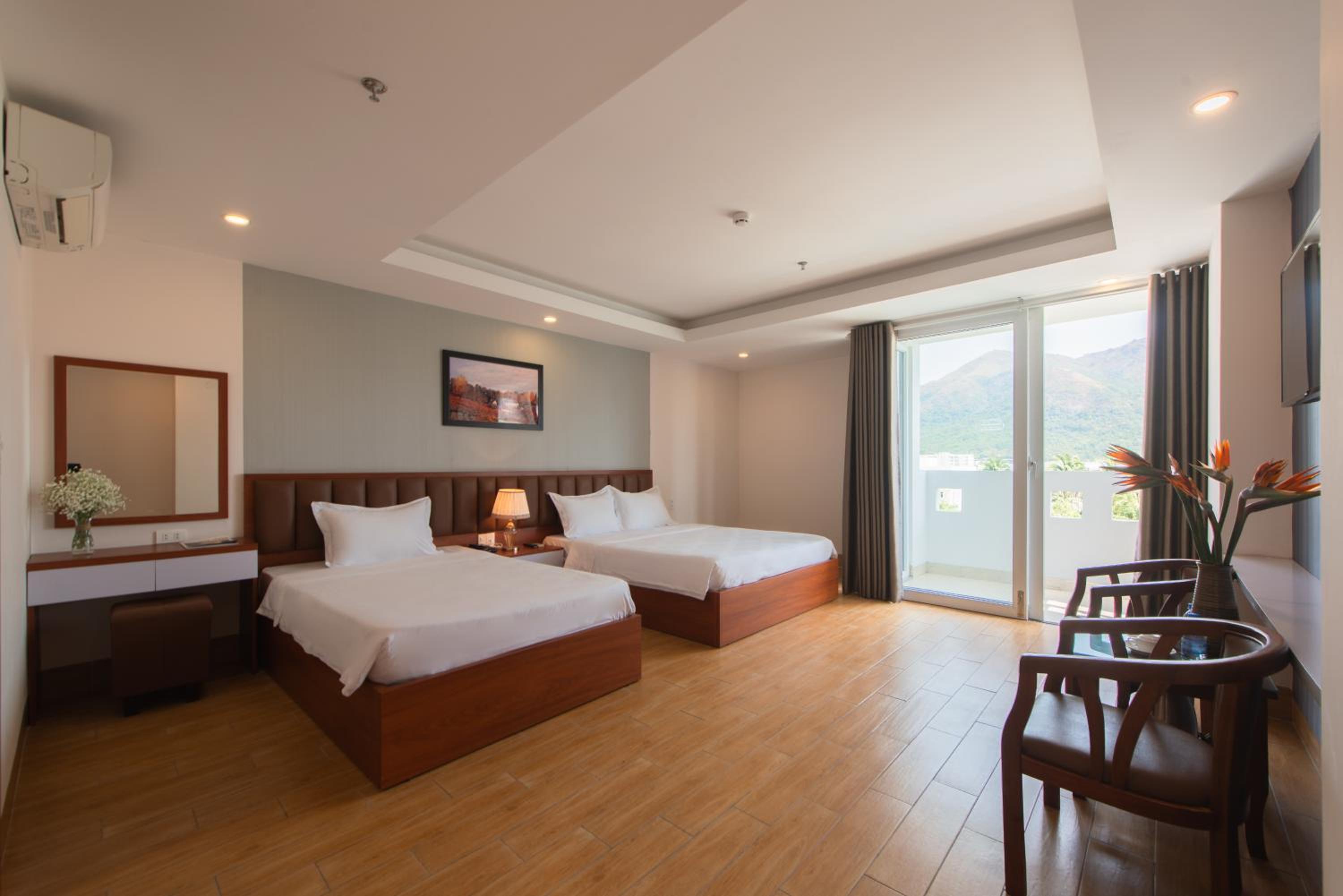 Family Suite with Balcony - Photo 1