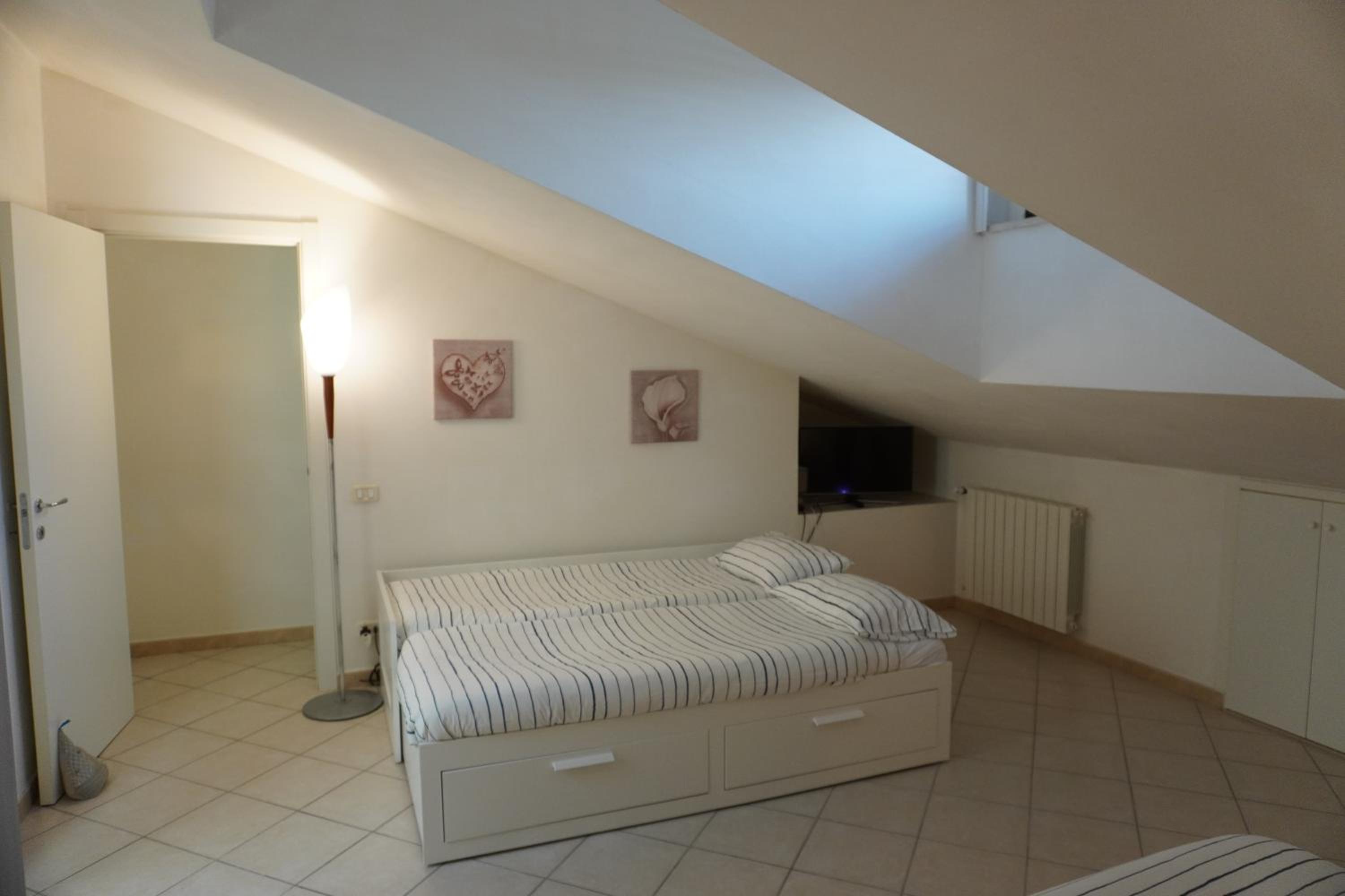 One-Bedroom House photo 1
