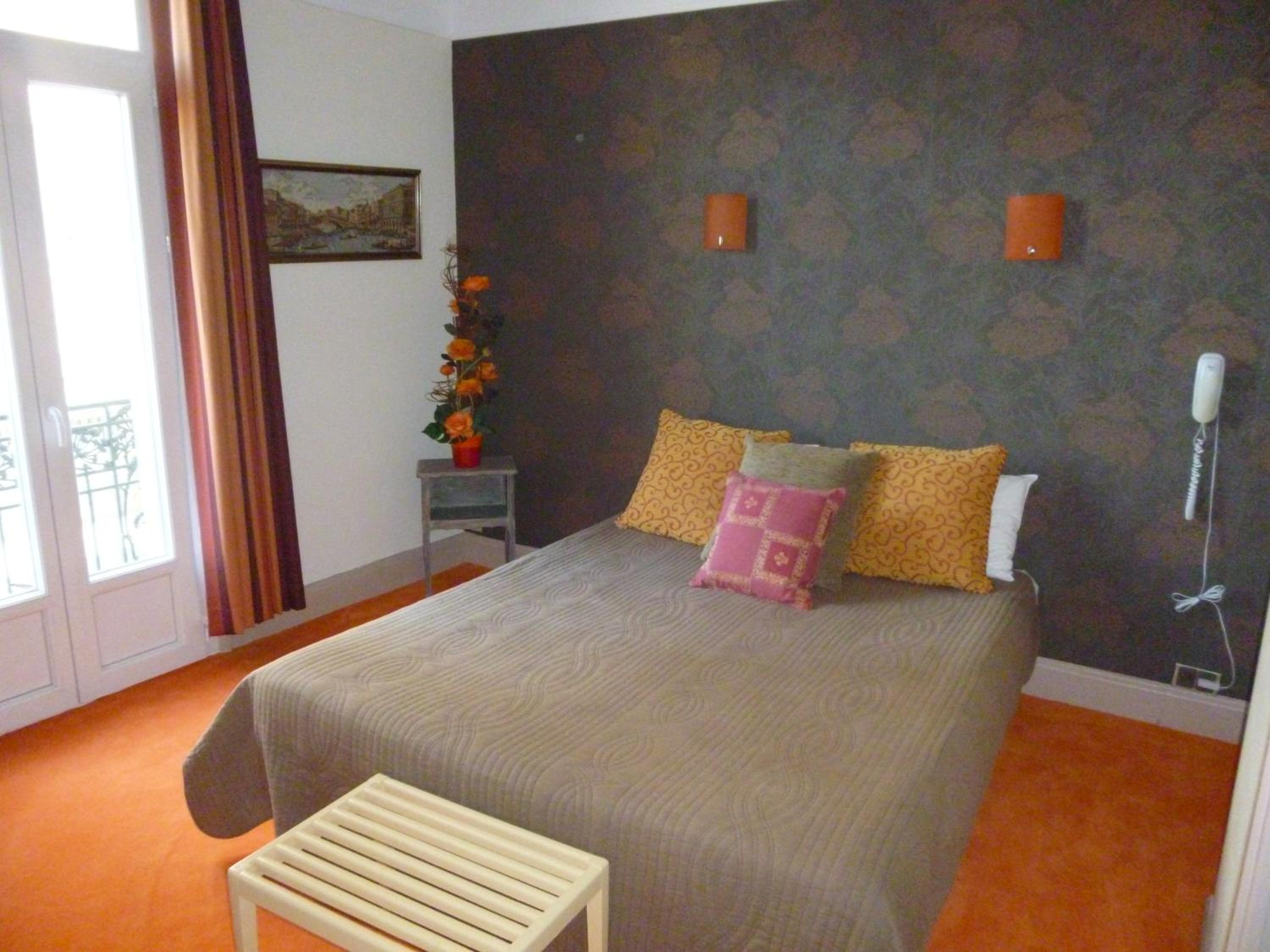 Double Room - Photo 8