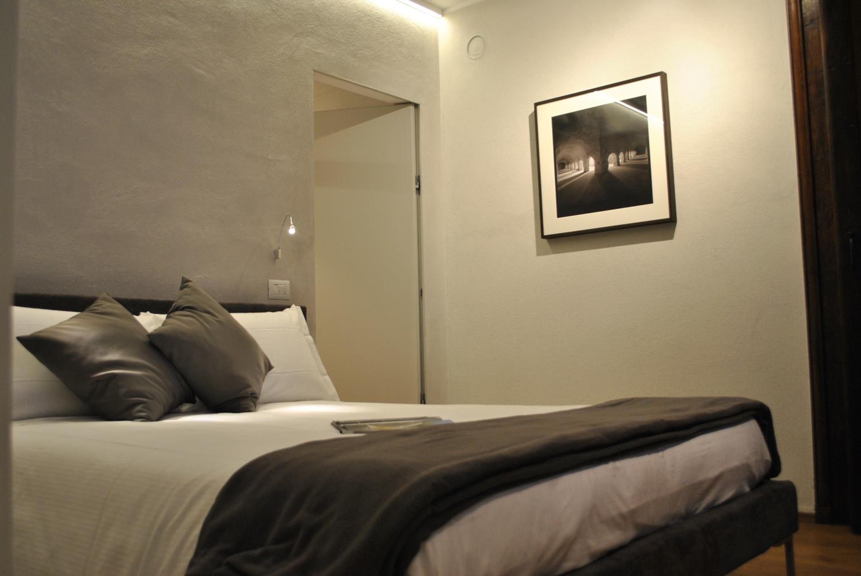 Double Room - Photo 12