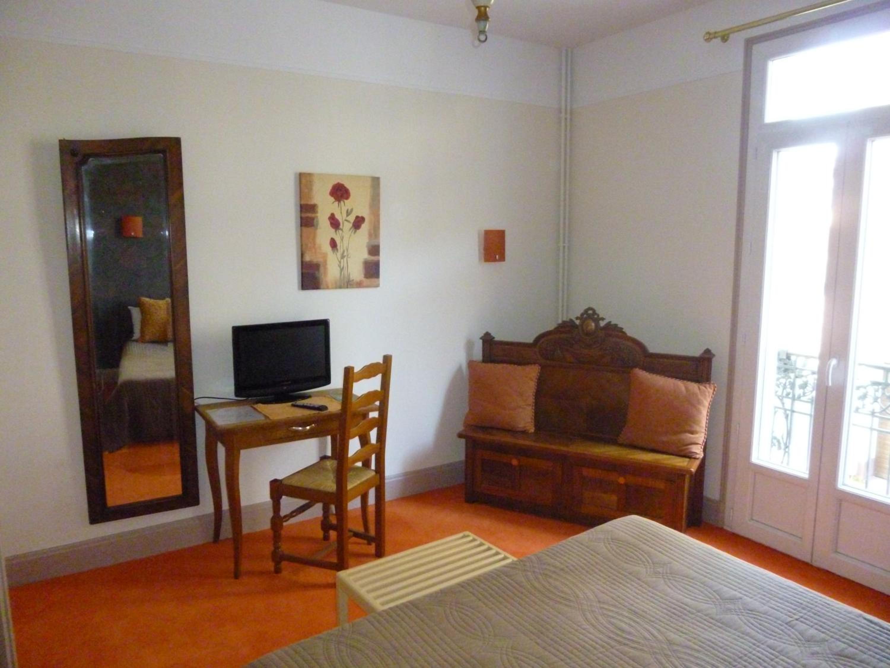 Double Room - Photo 7