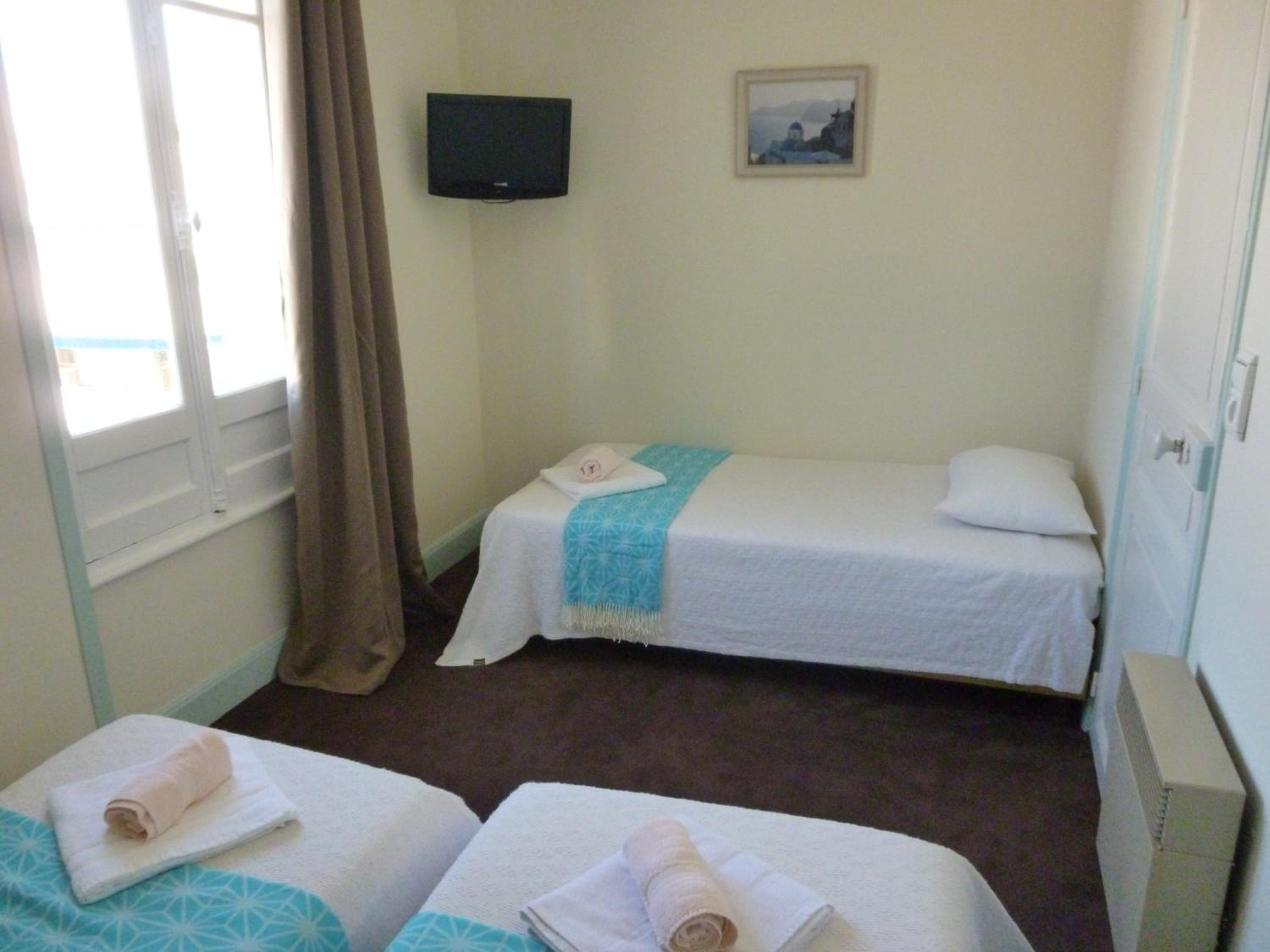 Family Room (5 Adults) - Photo 7