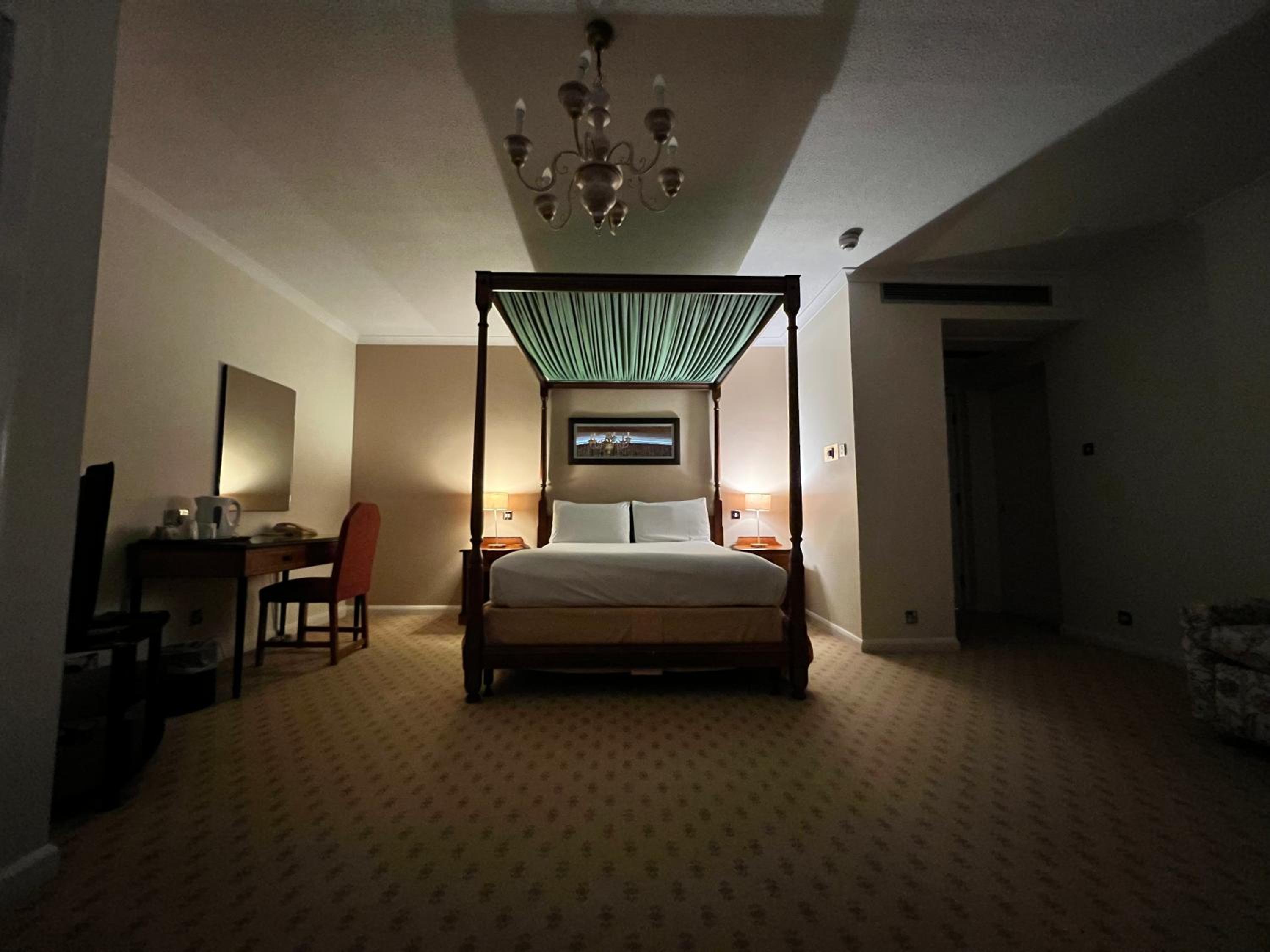 Double Room with Four Poster Bed - Photo 1