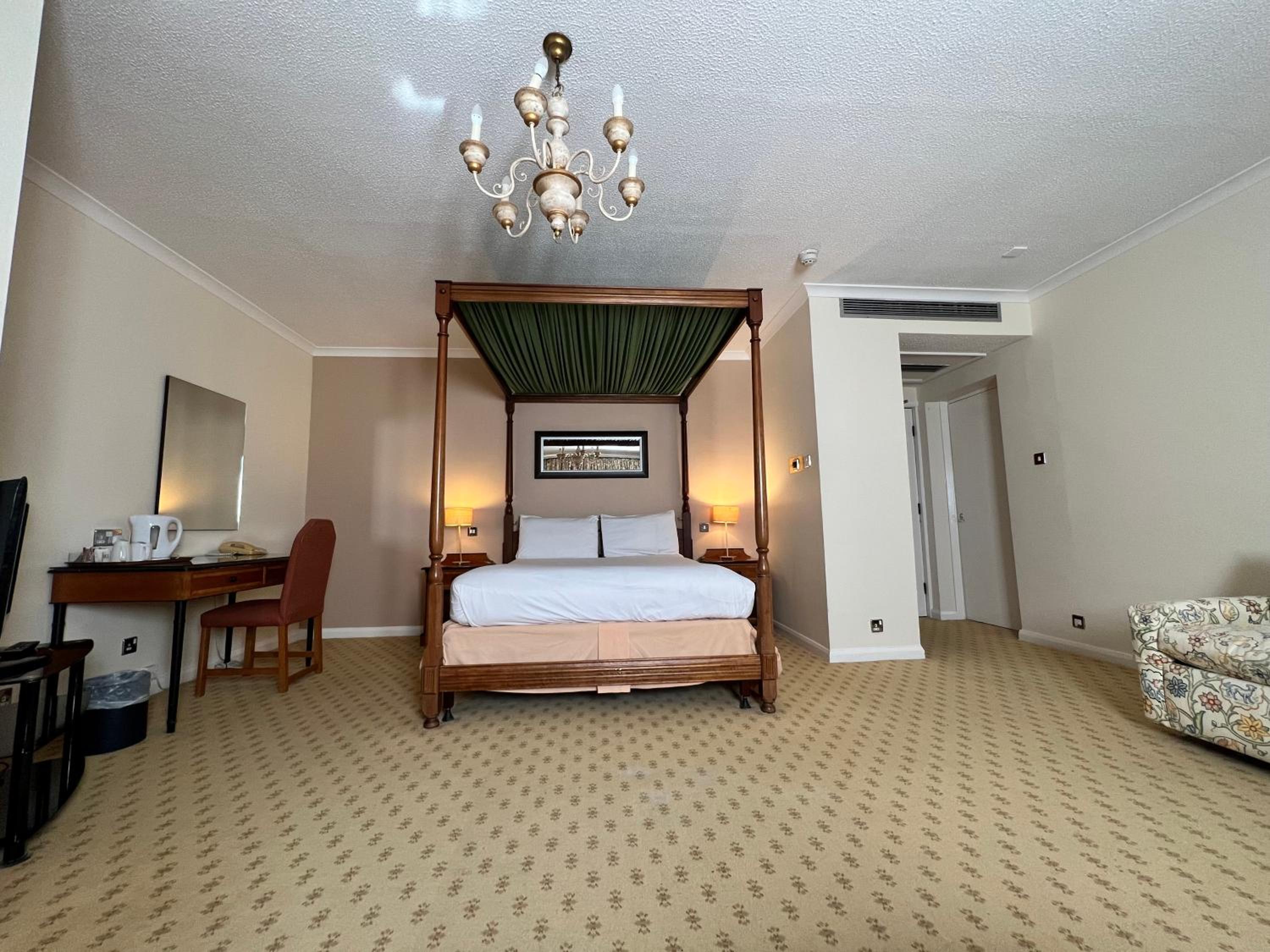 Double Room with Four Poster Bed - Photo 3