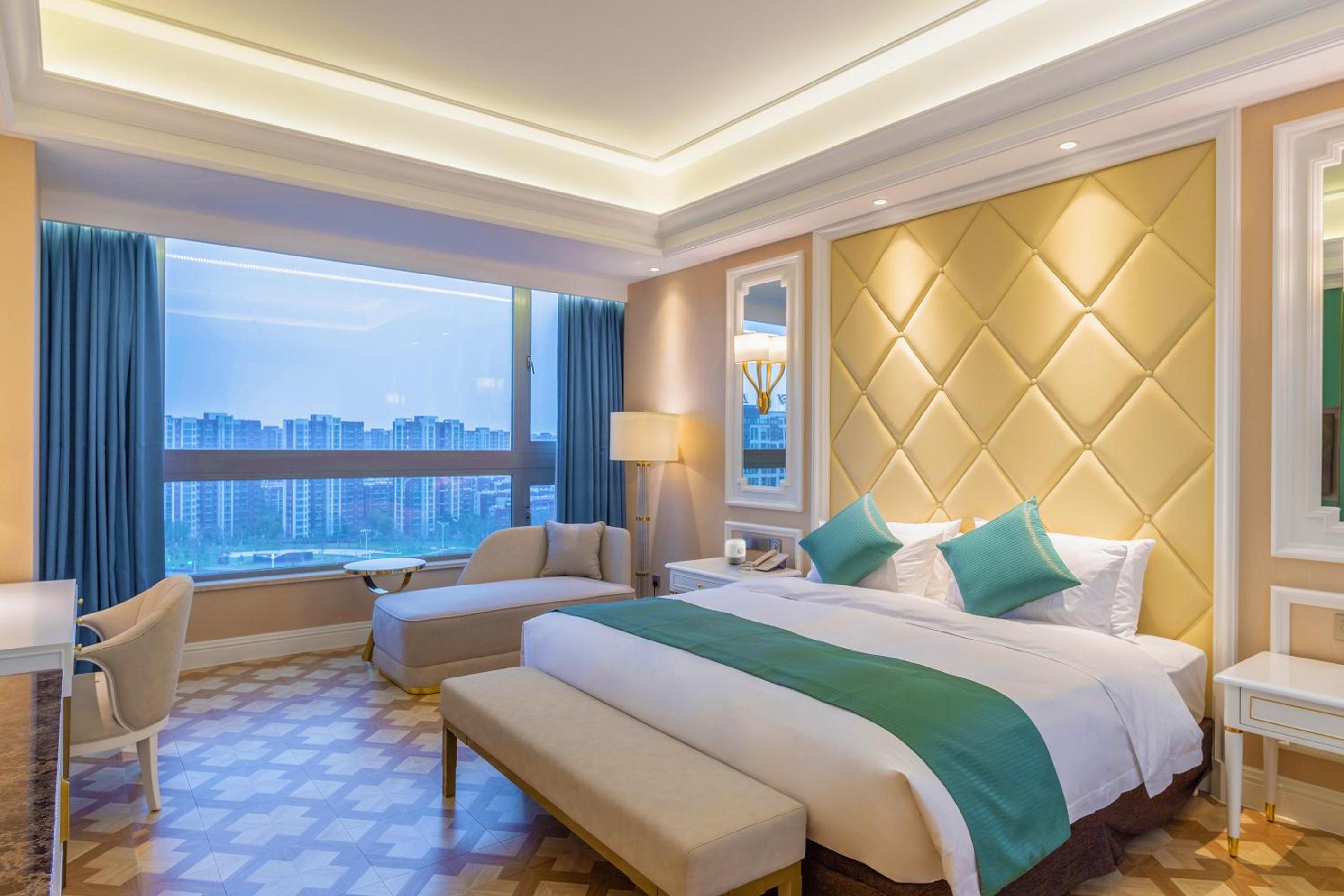 Deluxe King Room - Photo 1