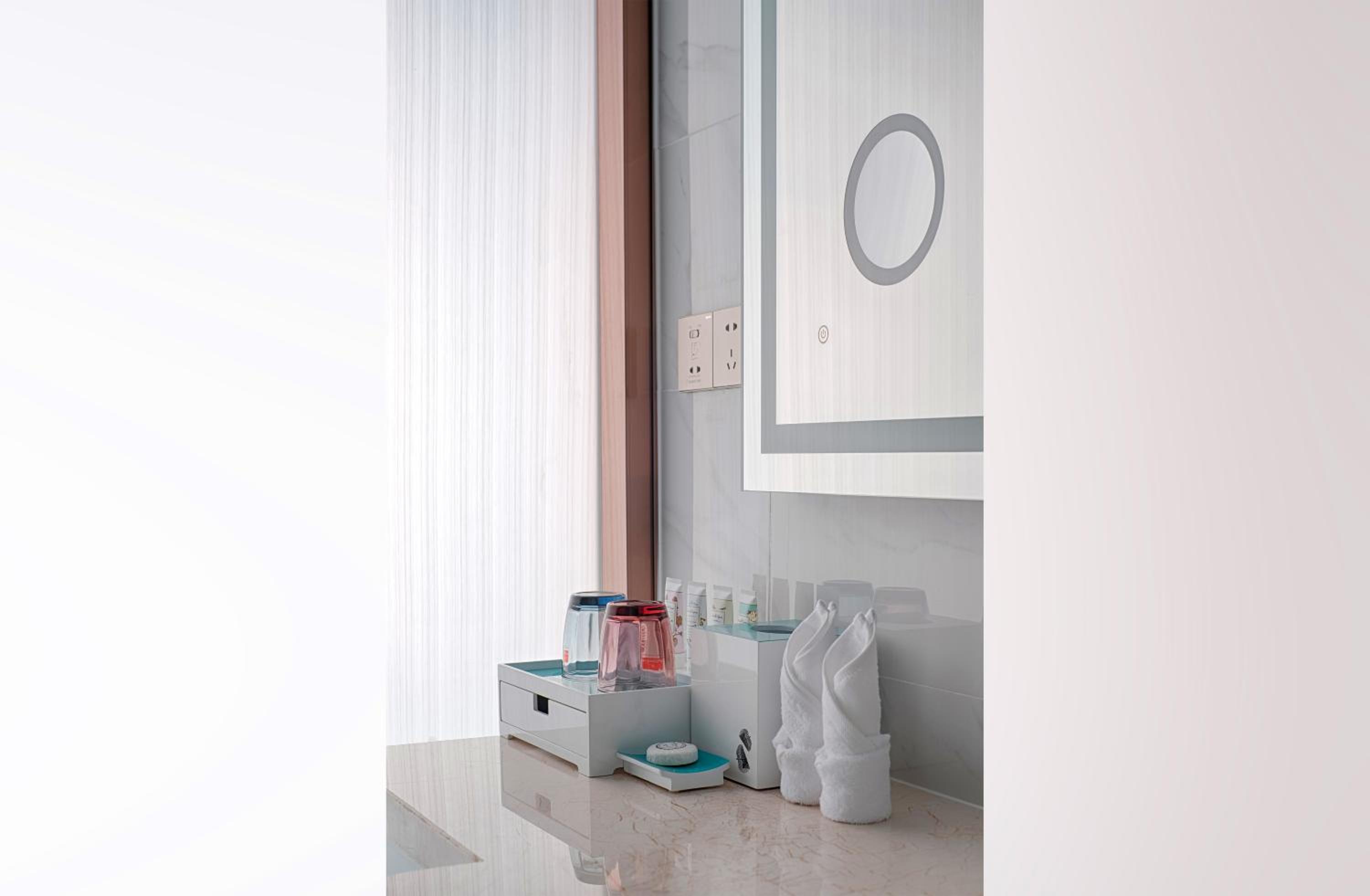 Deluxe King Room - Photo 3